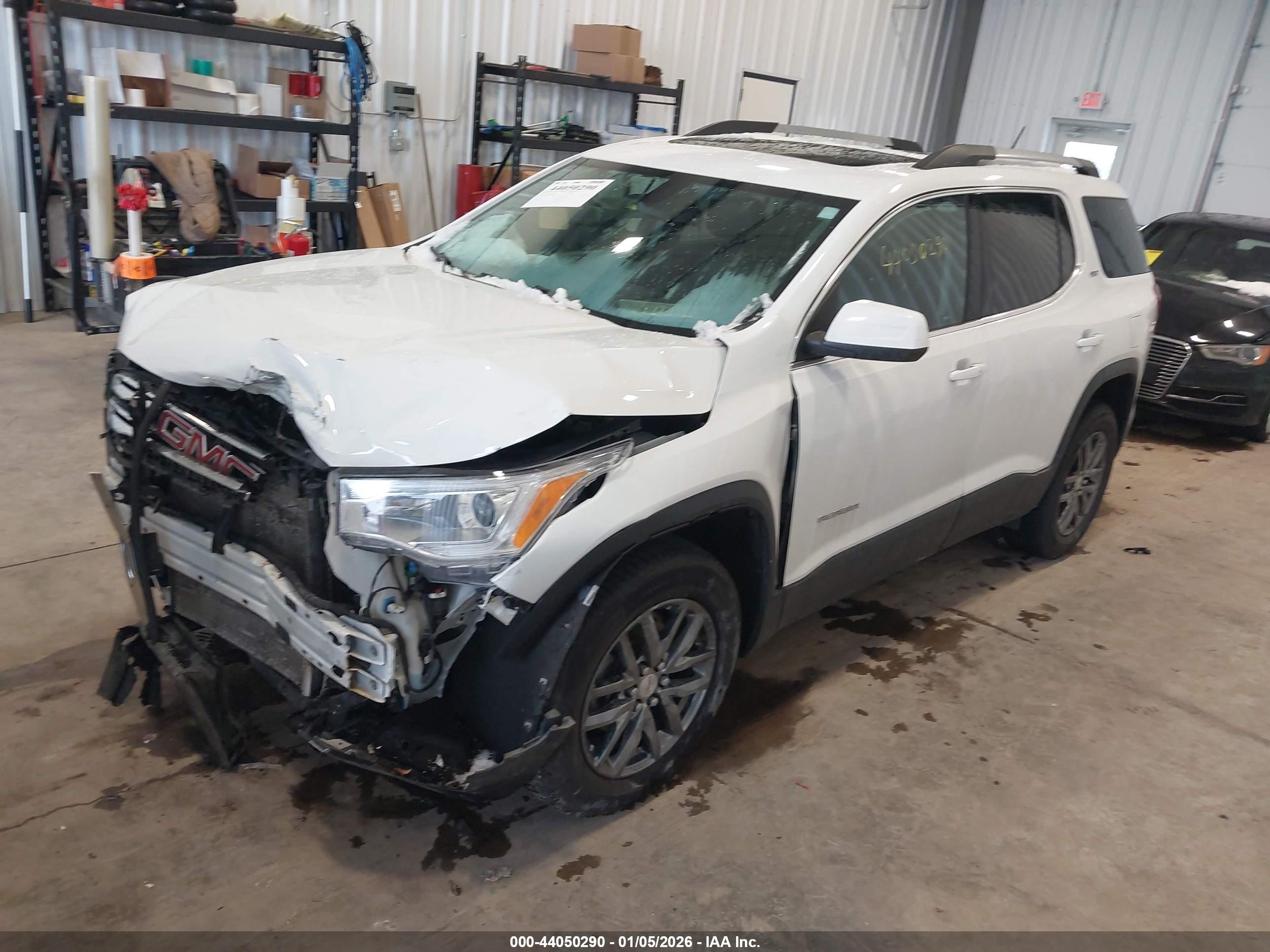 GMC ACADIA image 2