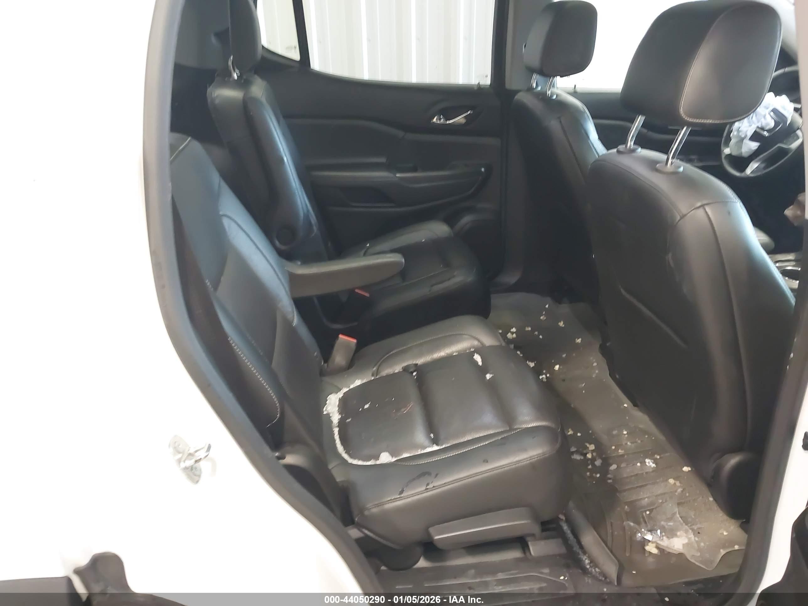 GMC ACADIA image 8