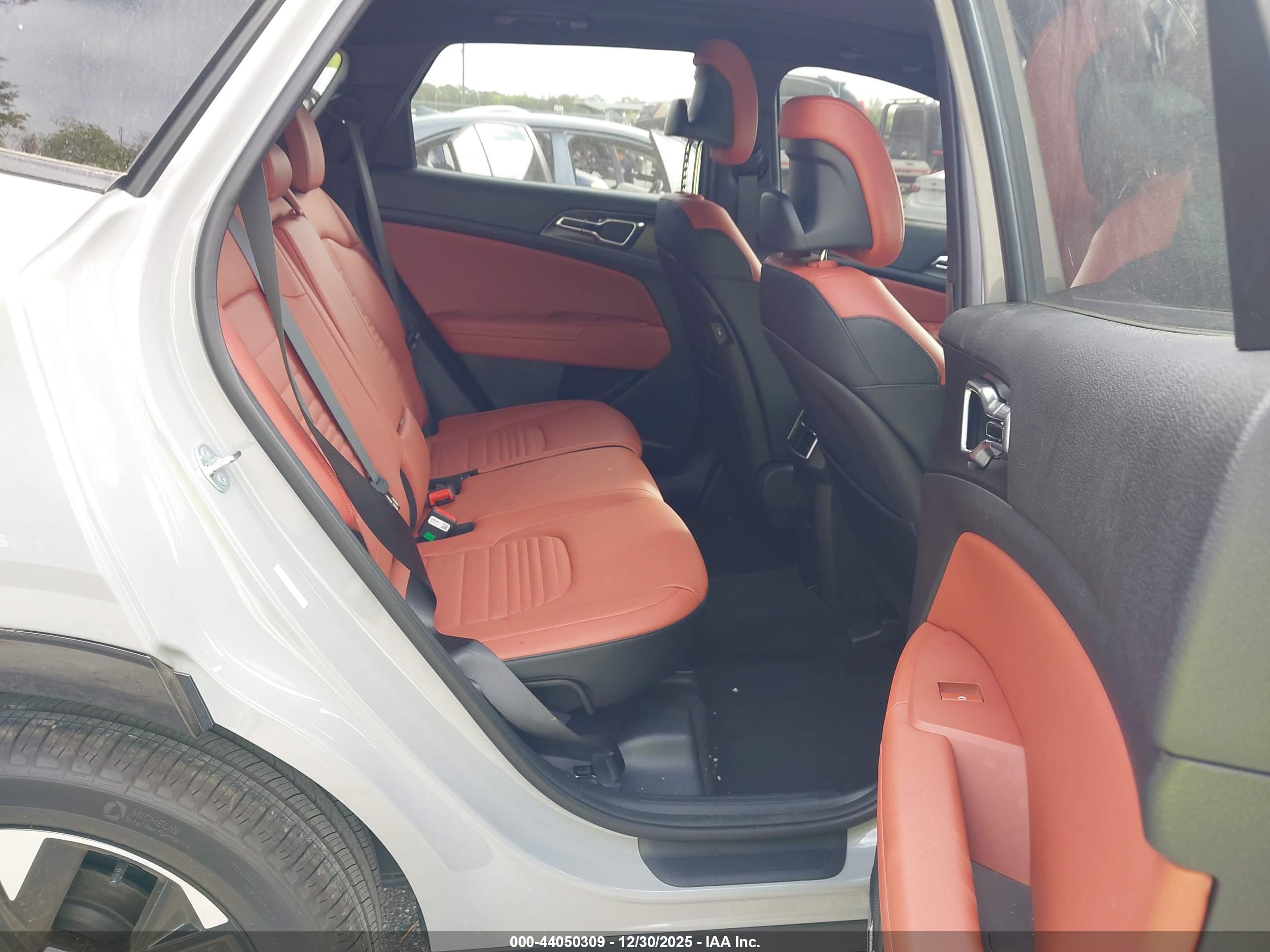 KIA SPORTAGE image 8