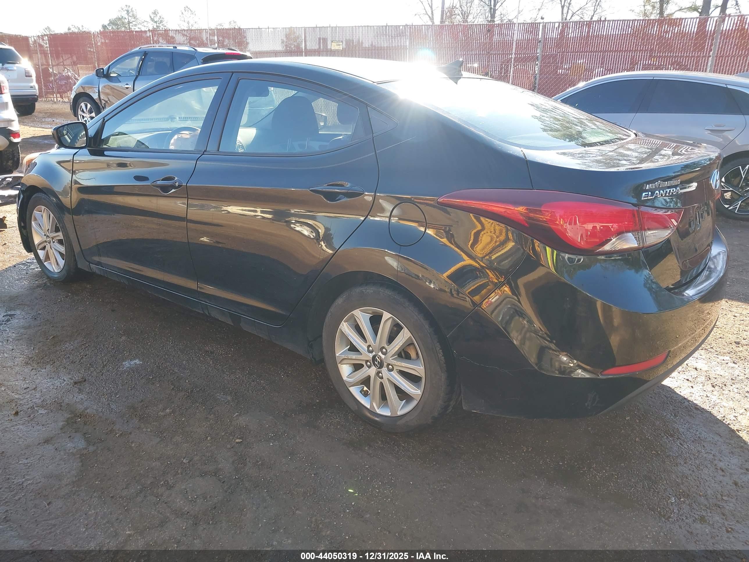HYUNDAI ELANTRA image 3