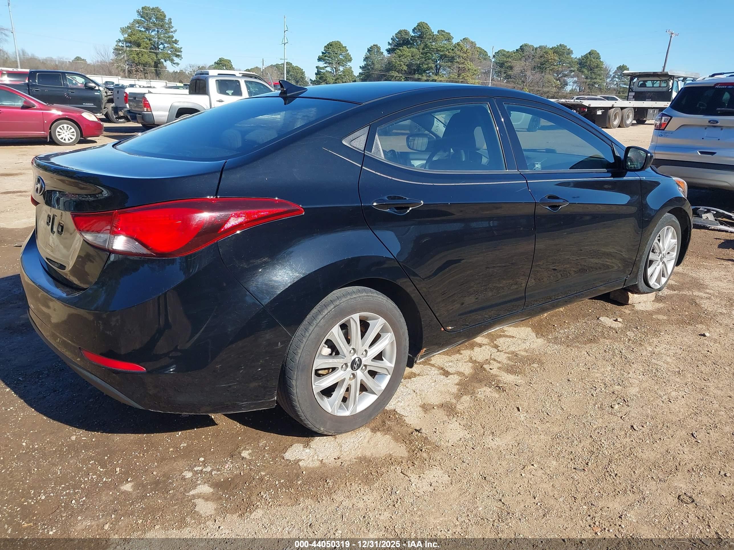 HYUNDAI ELANTRA image 4