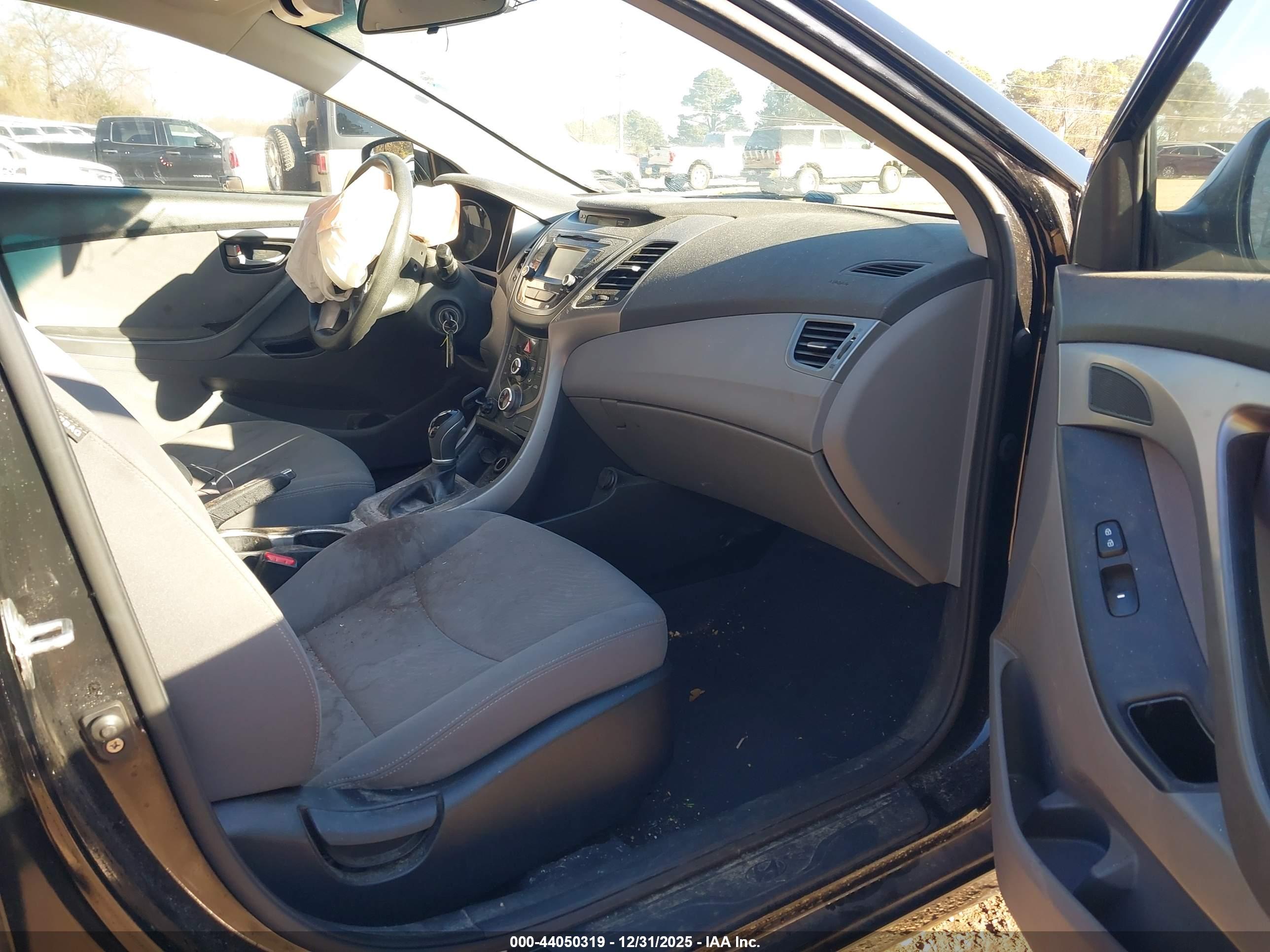 HYUNDAI ELANTRA image 5