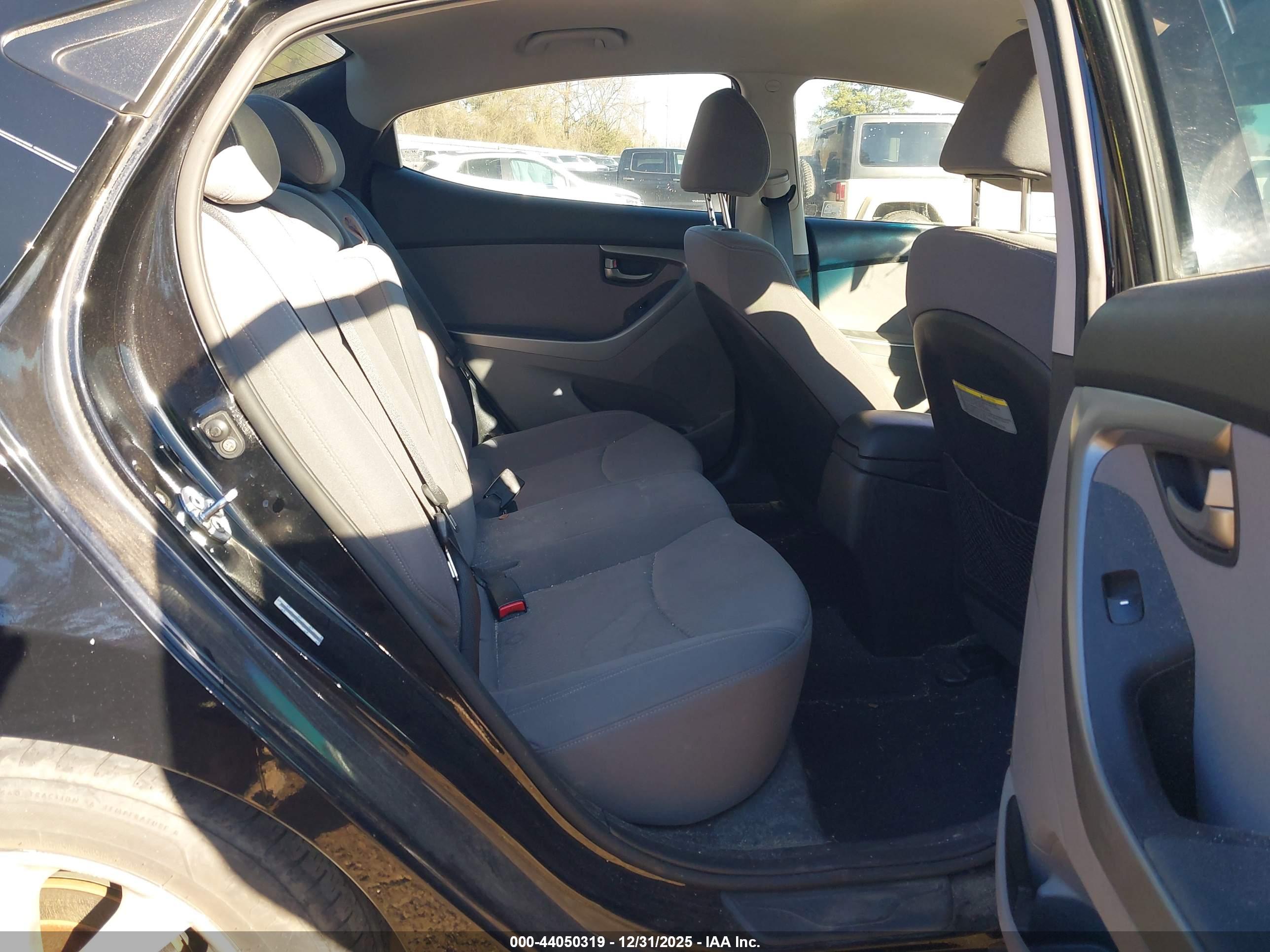 HYUNDAI ELANTRA image 8