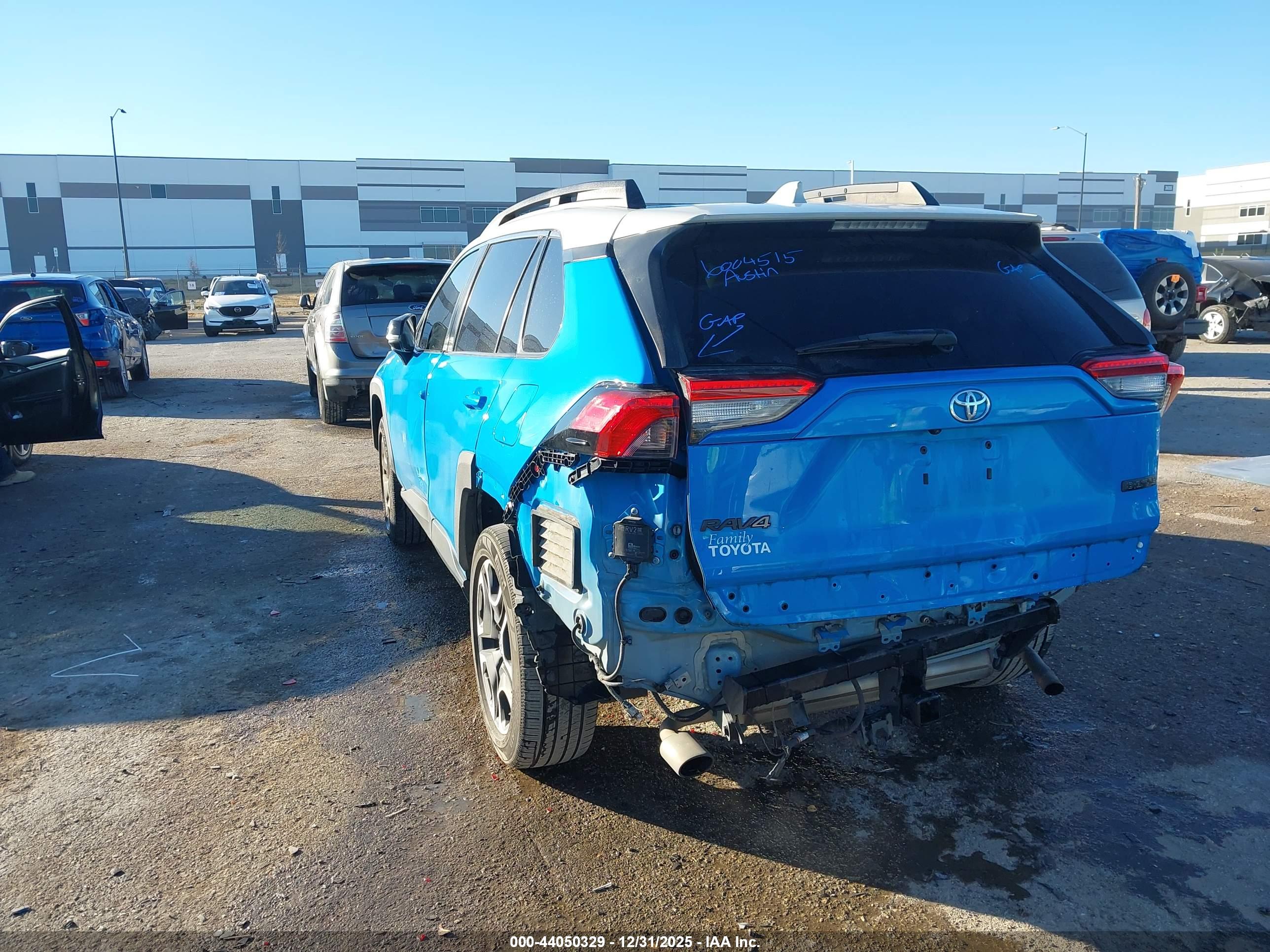 TOYOTA RAV4 image 3
