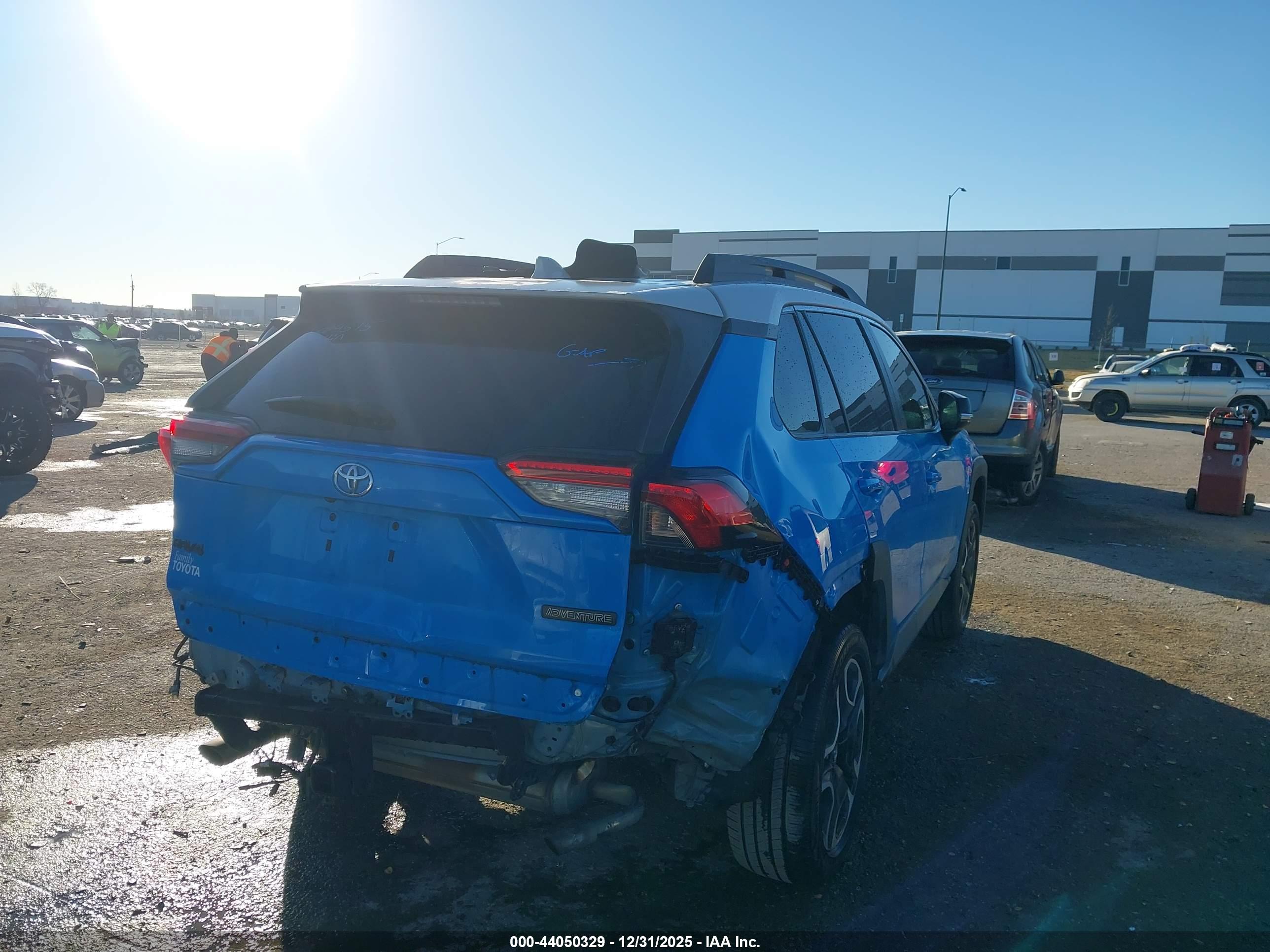 TOYOTA RAV4 image 4