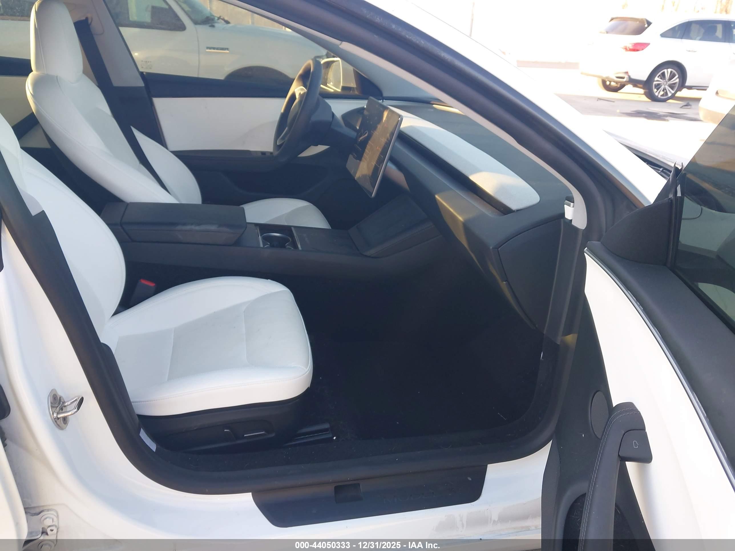 TESLA MODEL image 5