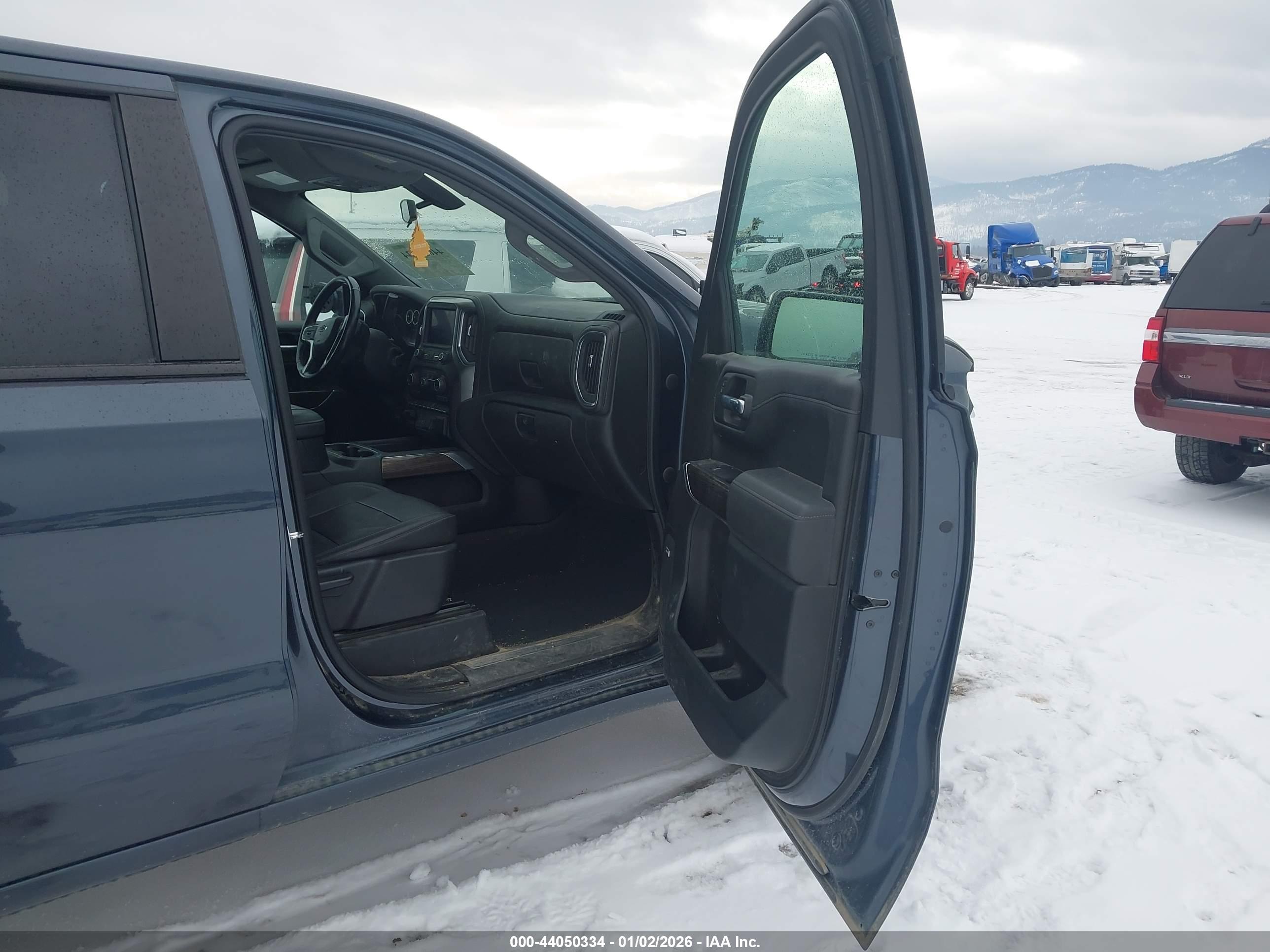 CHEVROLET SILVERADO image 5