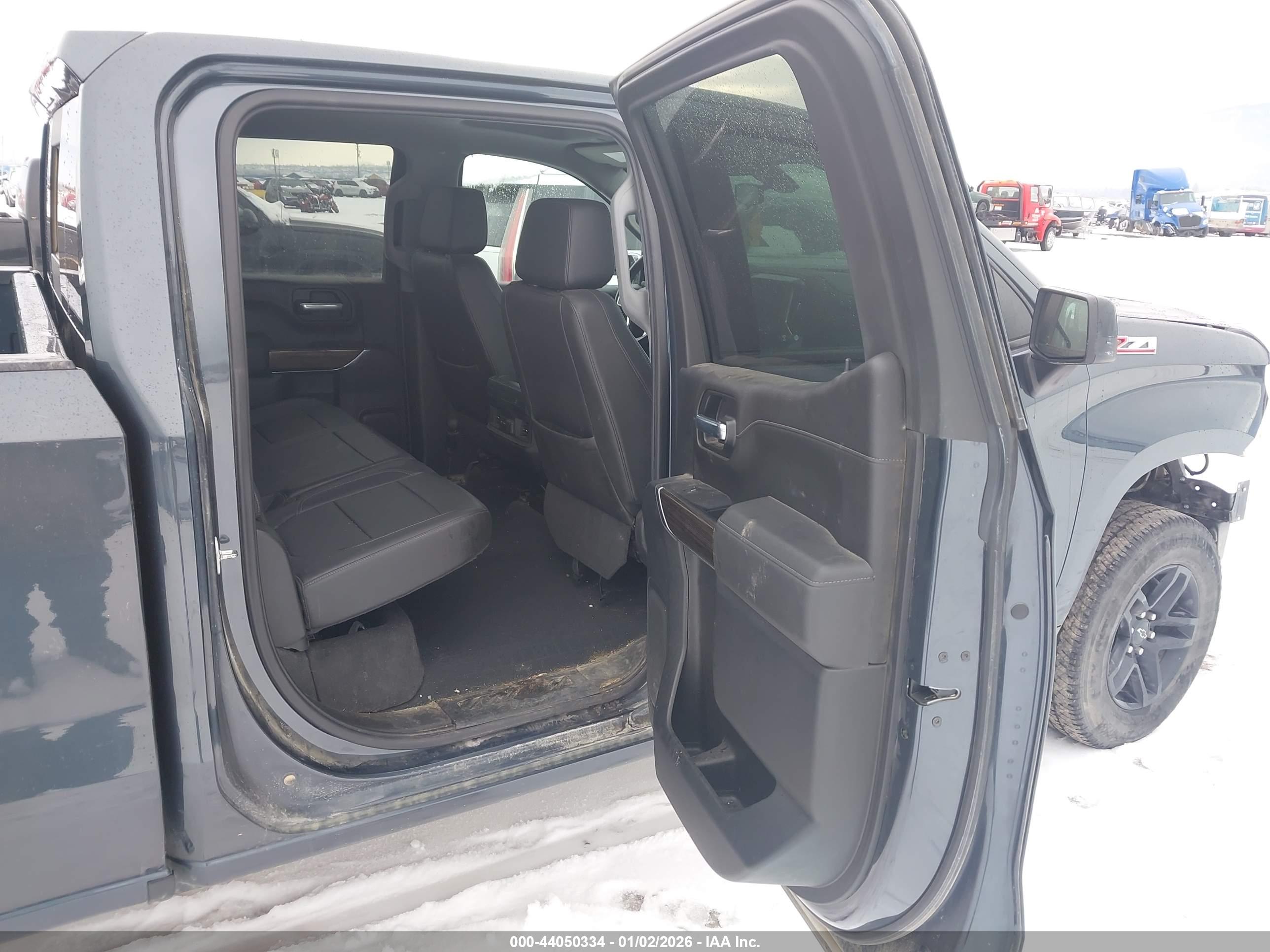 CHEVROLET SILVERADO image 8