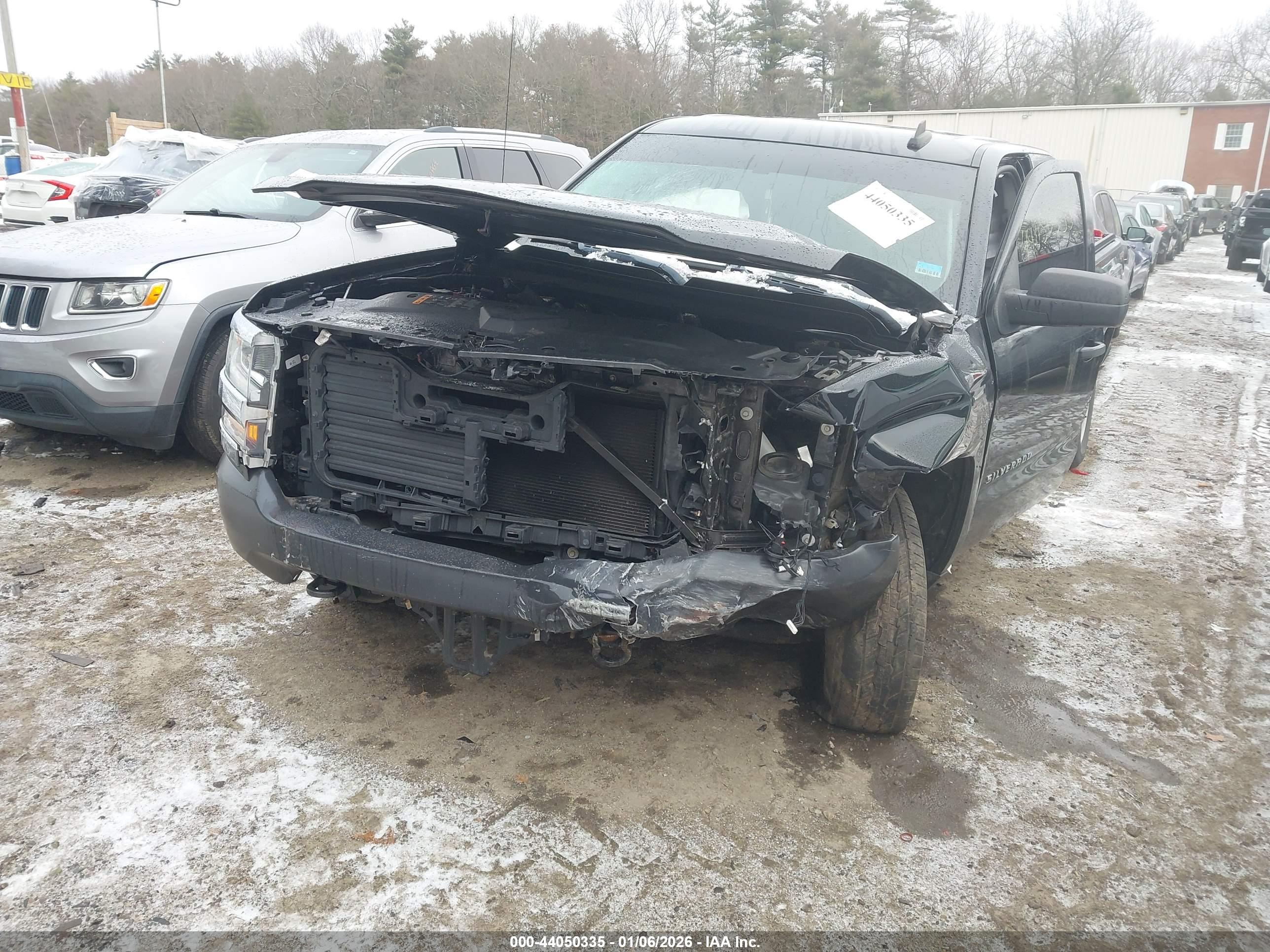CHEVROLET SILVERADO image 6