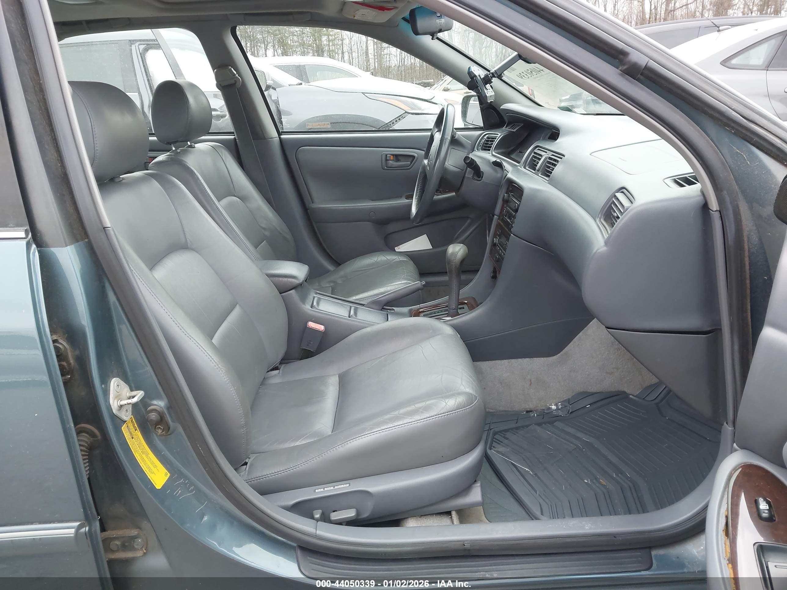 TOYOTA CAMRY image 5