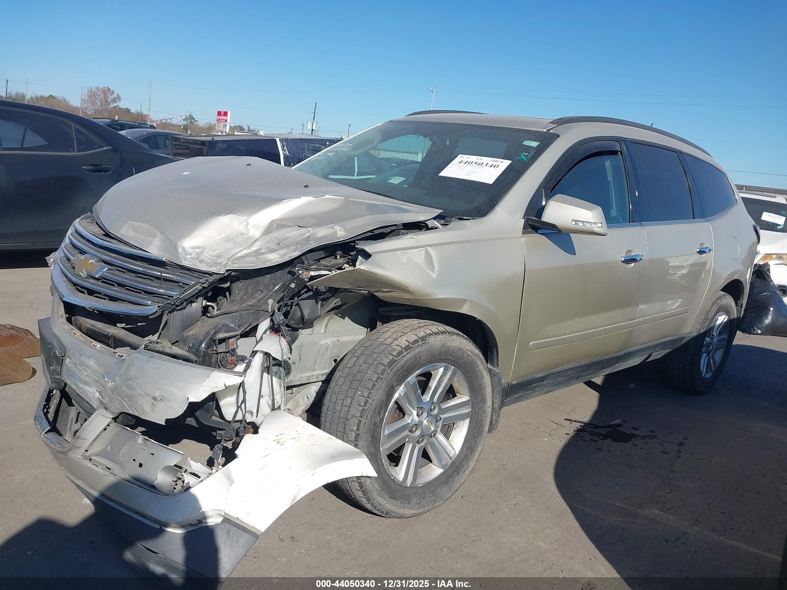 CHEVROLET TRAVERSE image 2