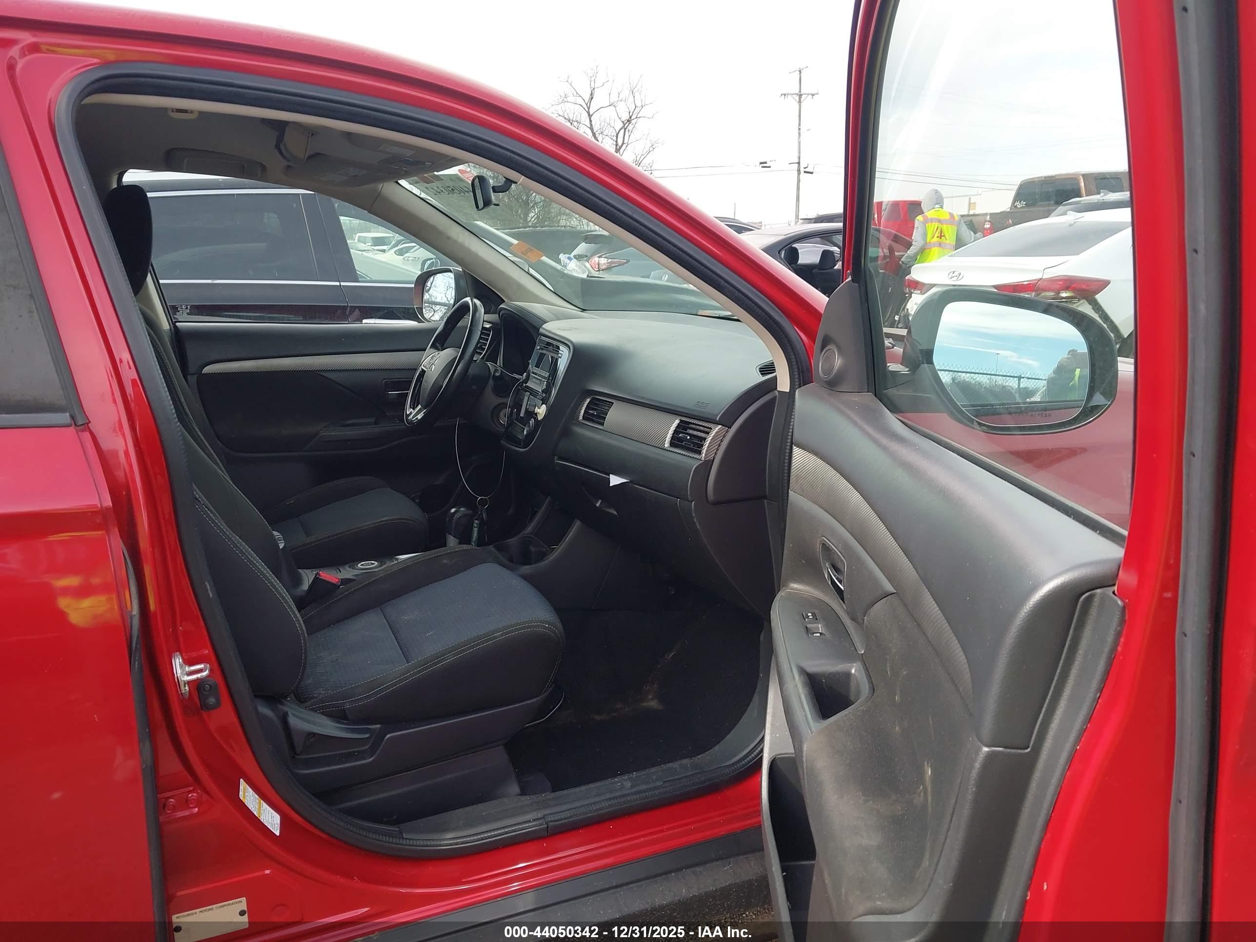 MITSUBISHI OUTLANDER image 5
