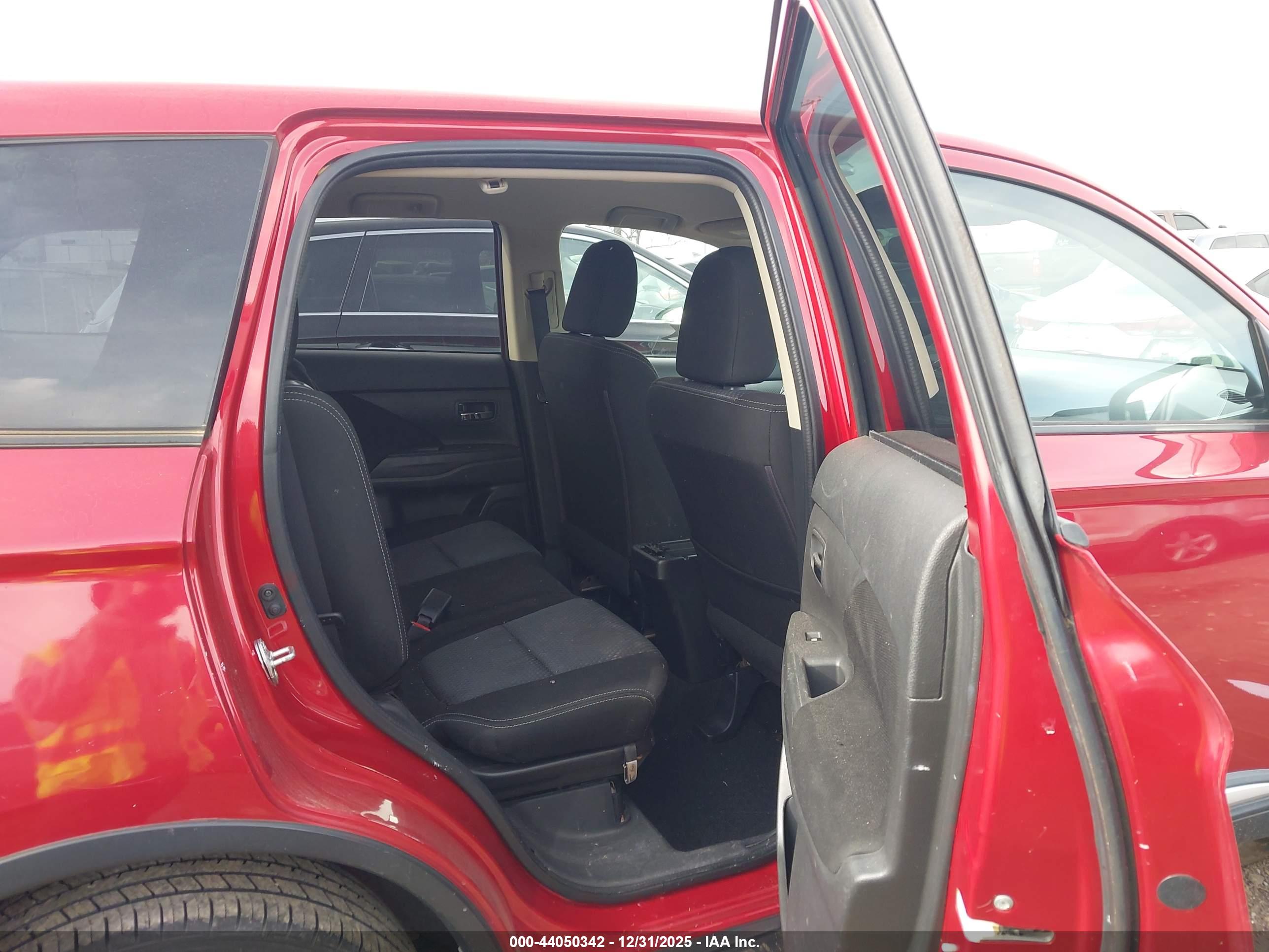 MITSUBISHI OUTLANDER image 8