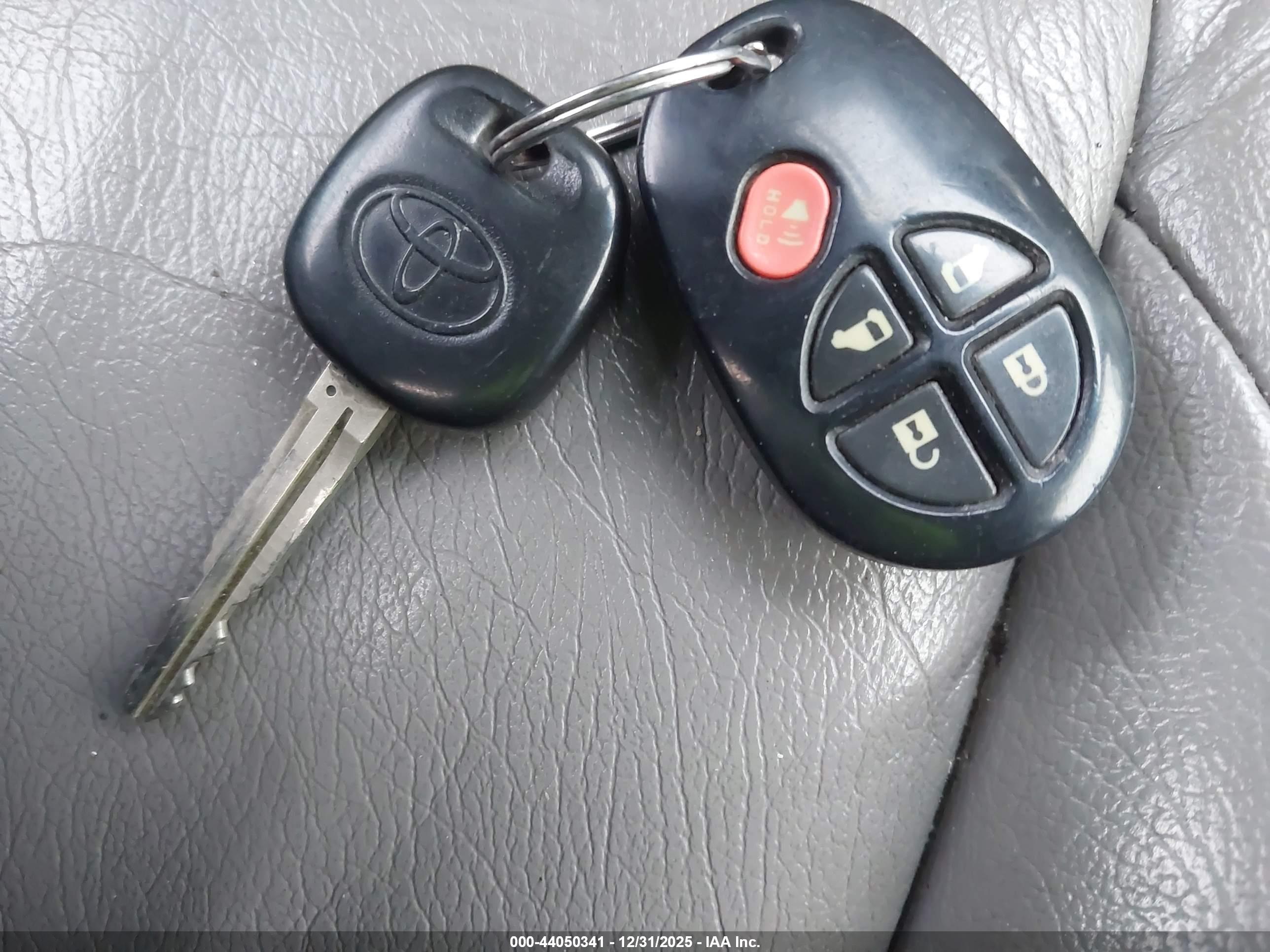 TOYOTA SIENNA image 11