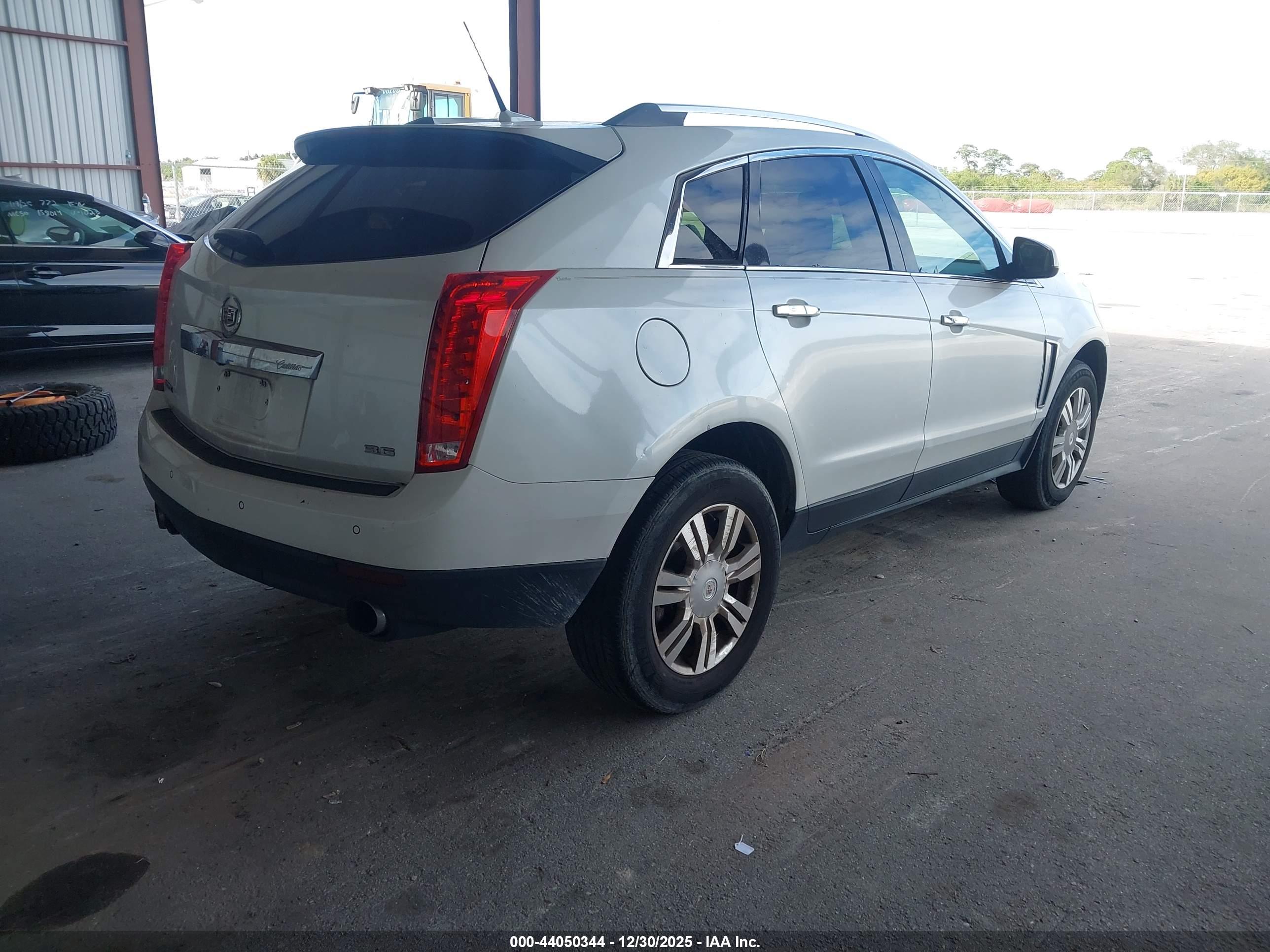 CADILLAC SRX image 4