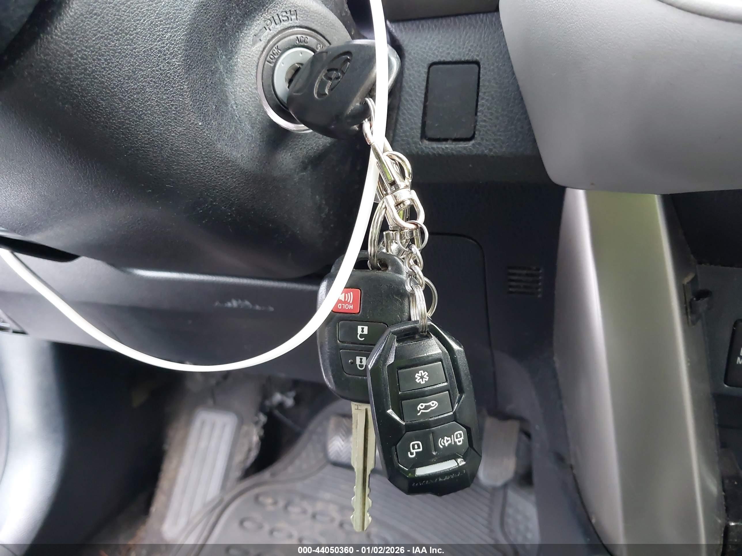 TOYOTA RAV4 image 11