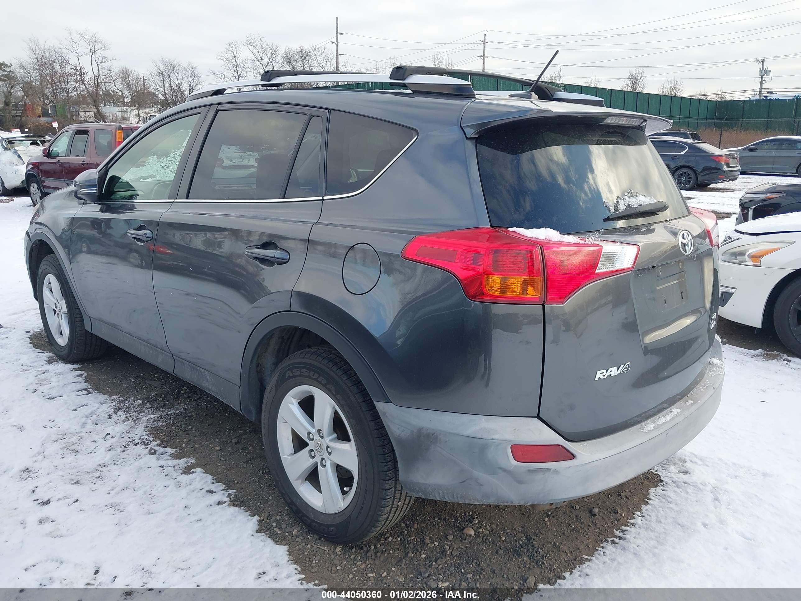 TOYOTA RAV4 image 3