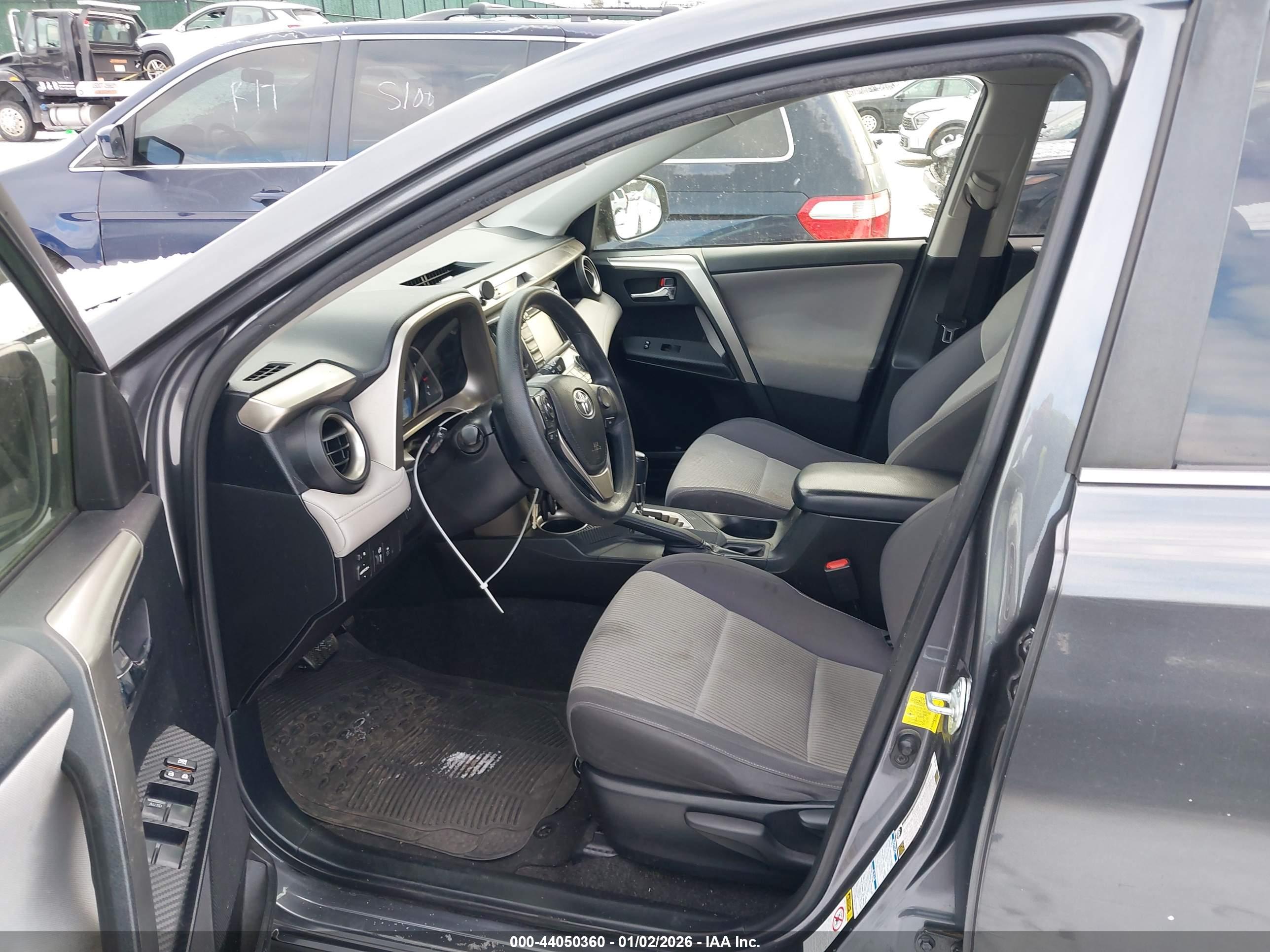 TOYOTA RAV4 image 5
