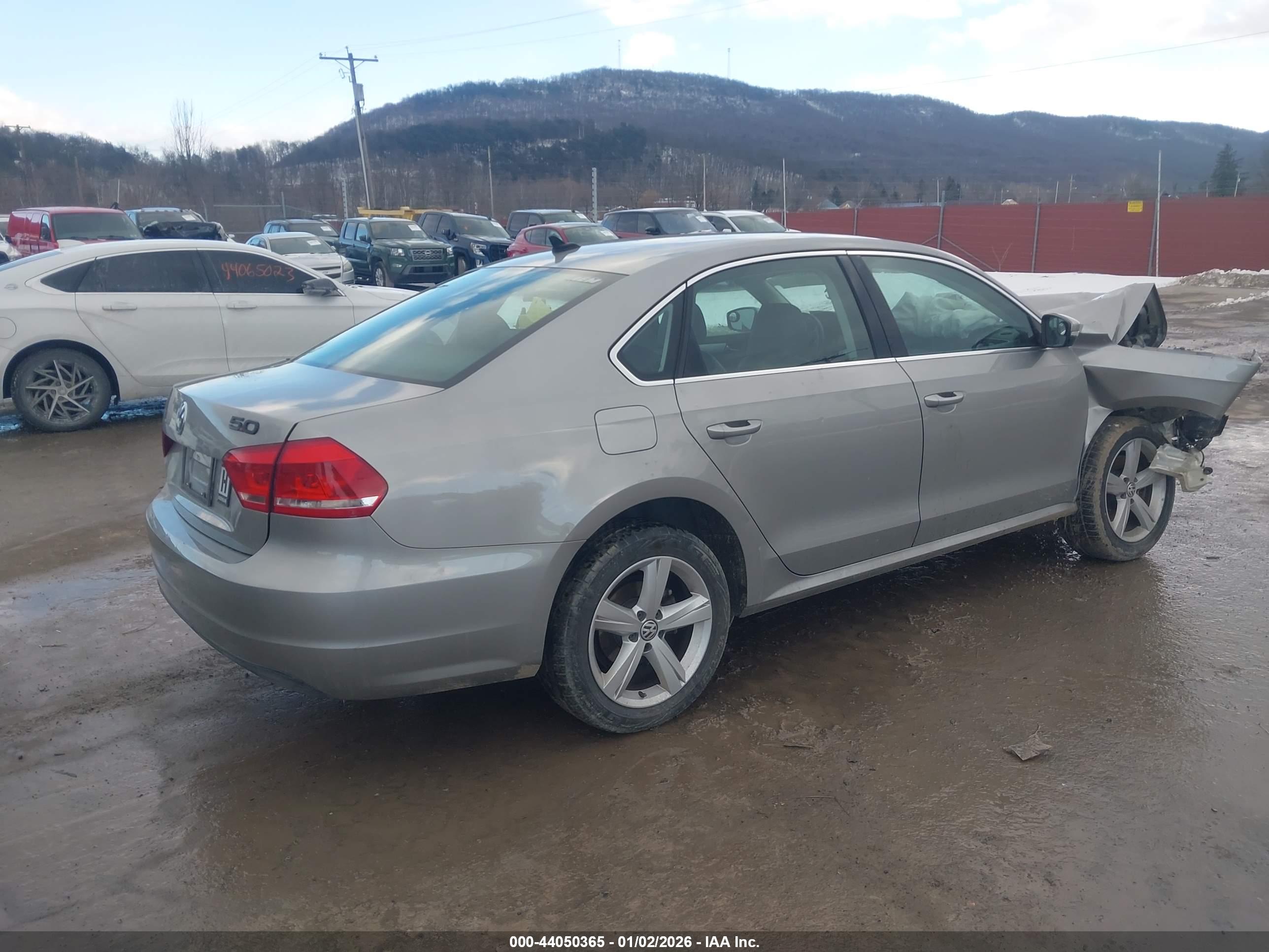 VOLKSWAGEN PASSAT image 4
