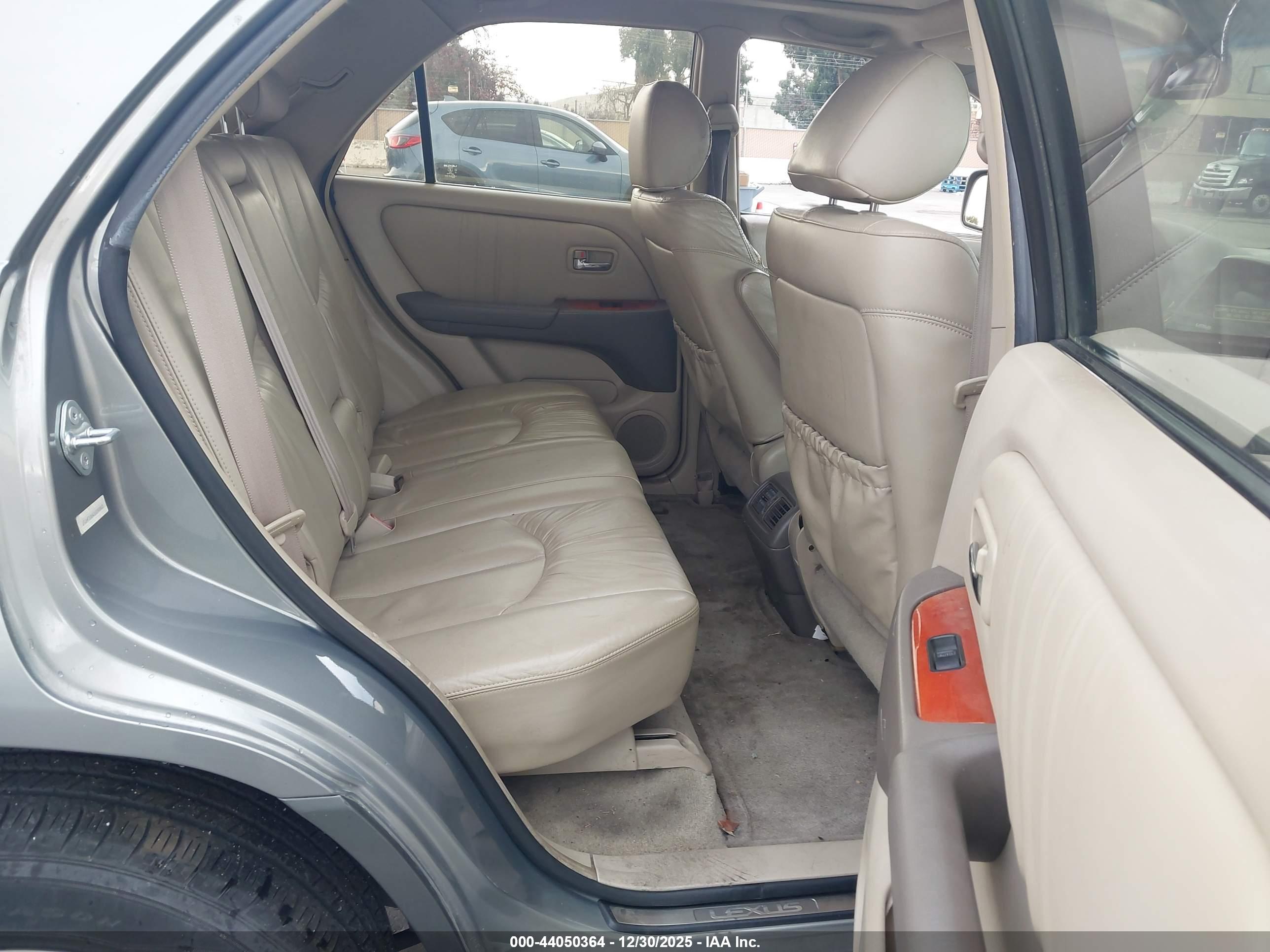 LEXUS RX image 8