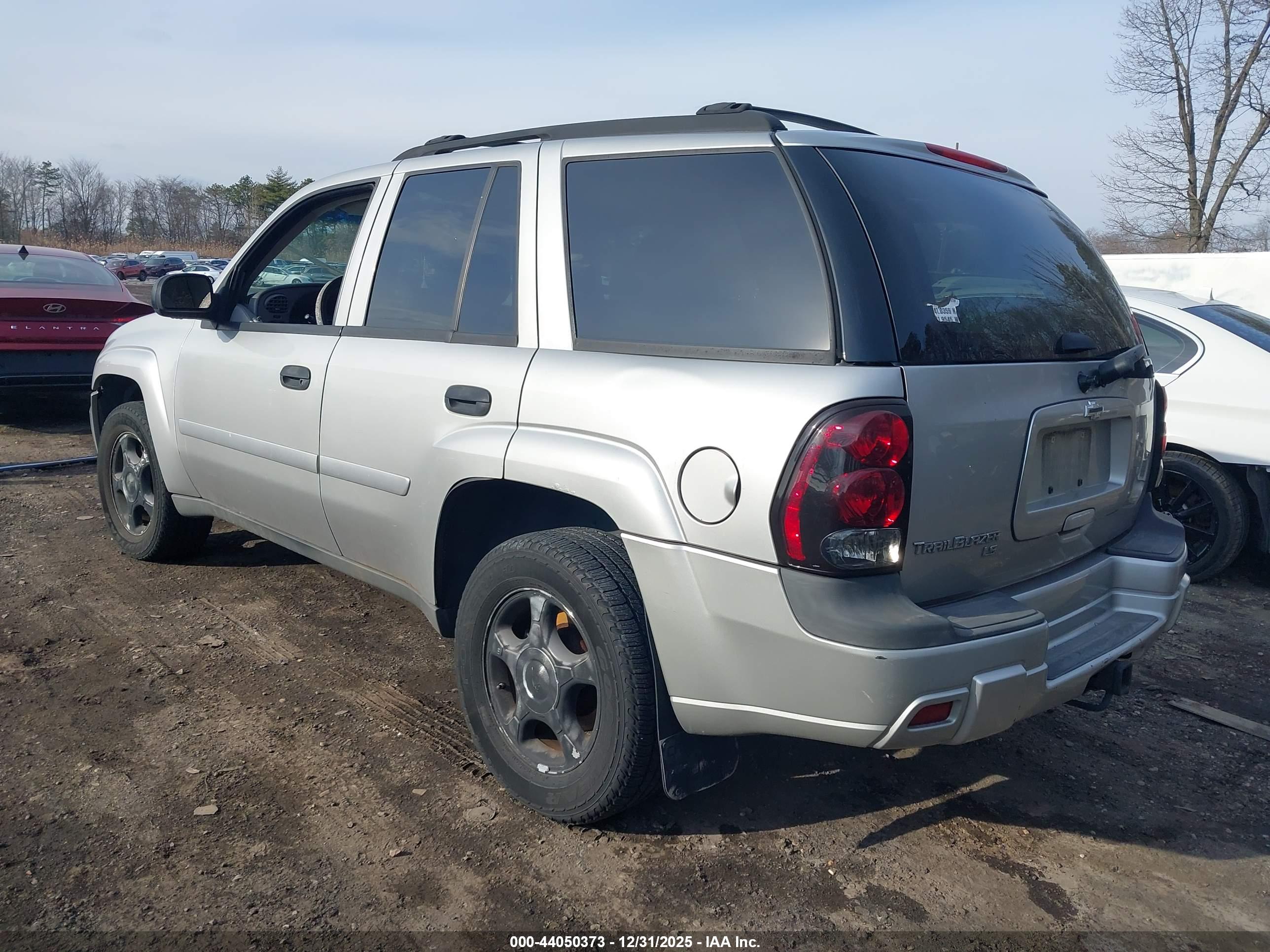CHEVROLET TRAILBLAZER image 3