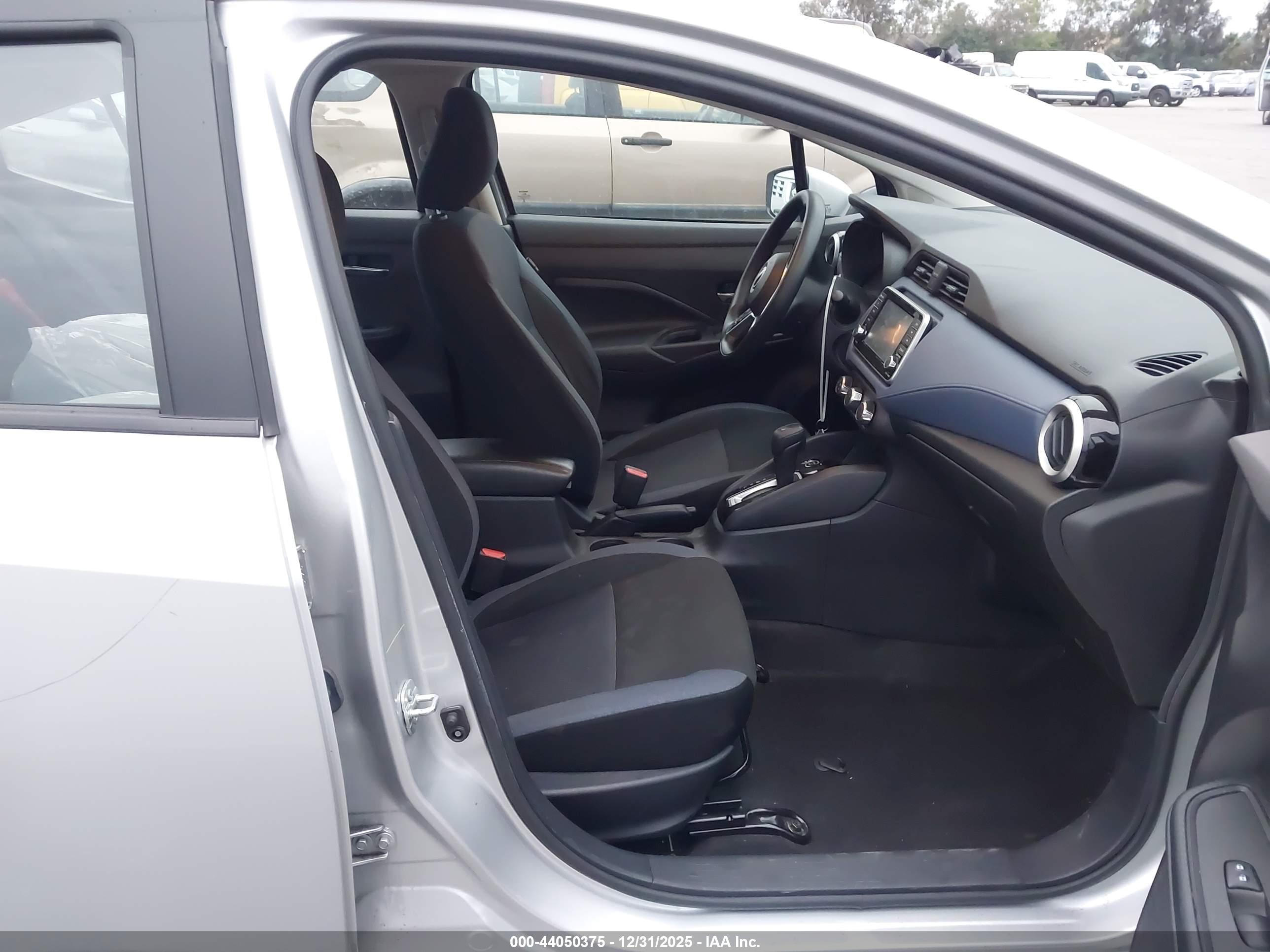 NISSAN VERSA image 5