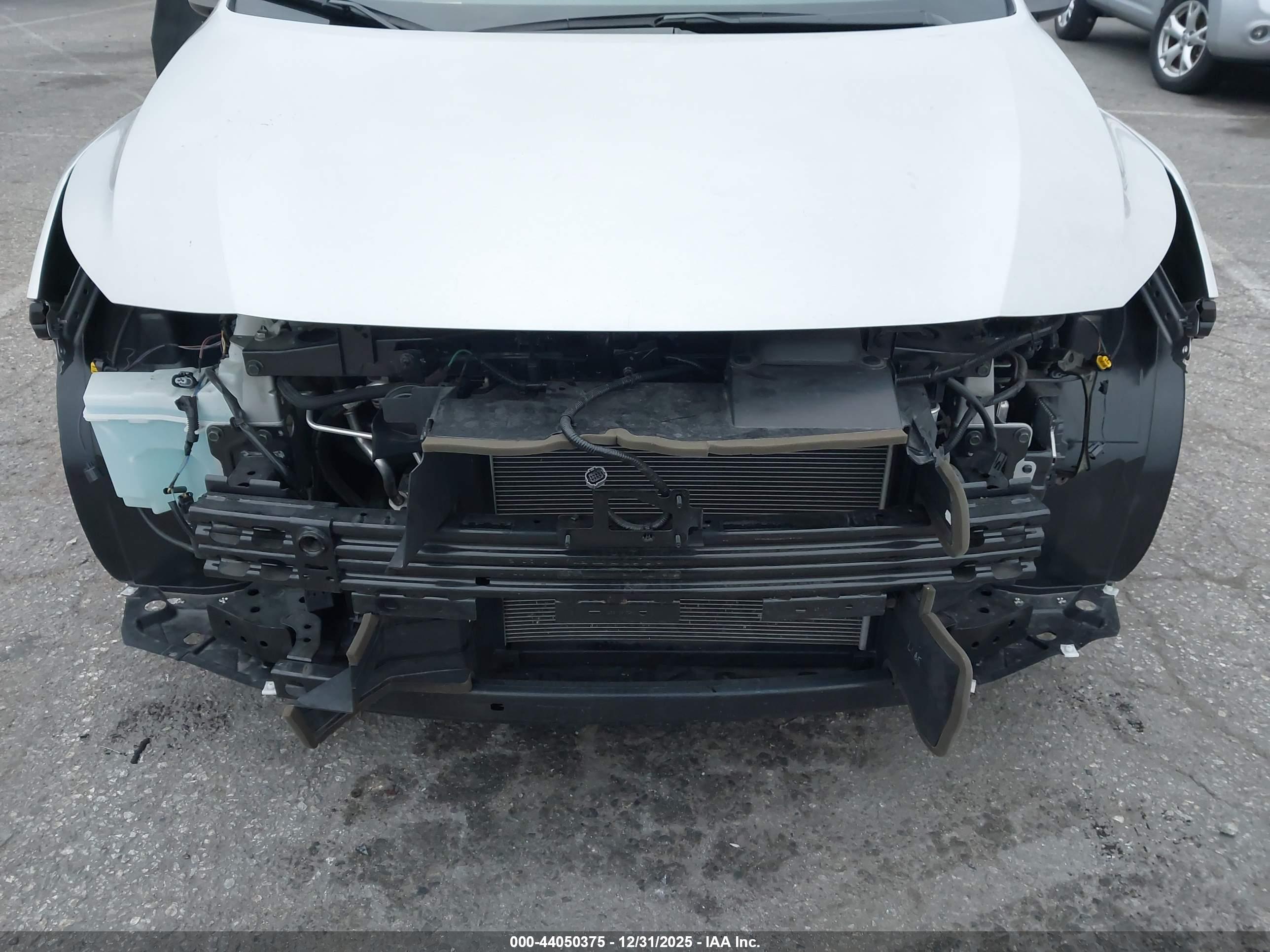 NISSAN VERSA image 6
