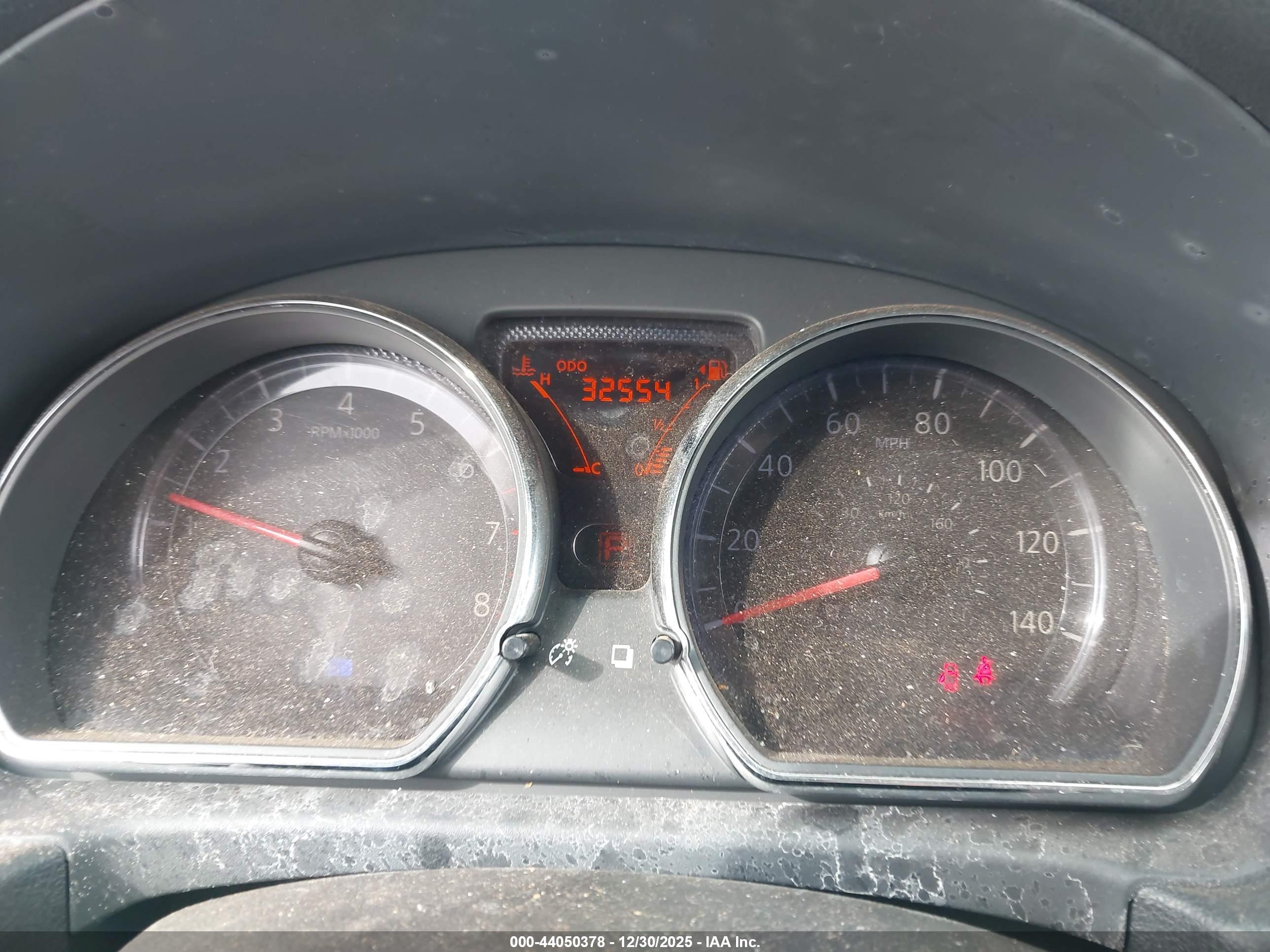 NISSAN VERSA image 7