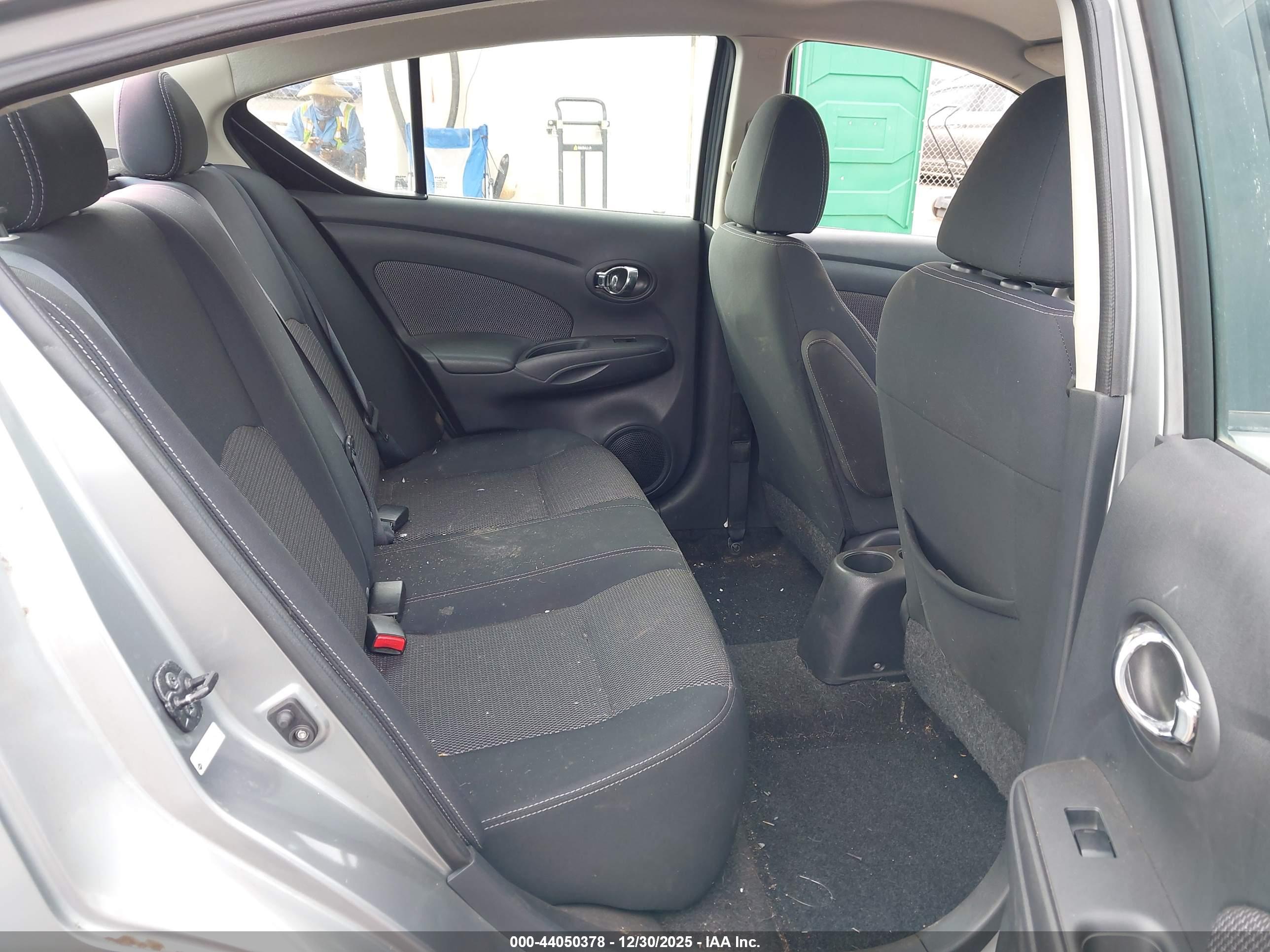 NISSAN VERSA image 8