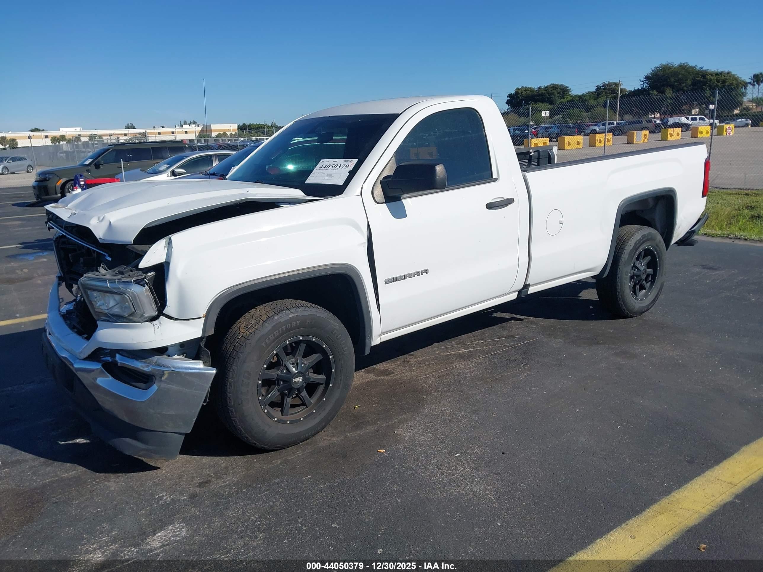 GMC SIERRA image 2