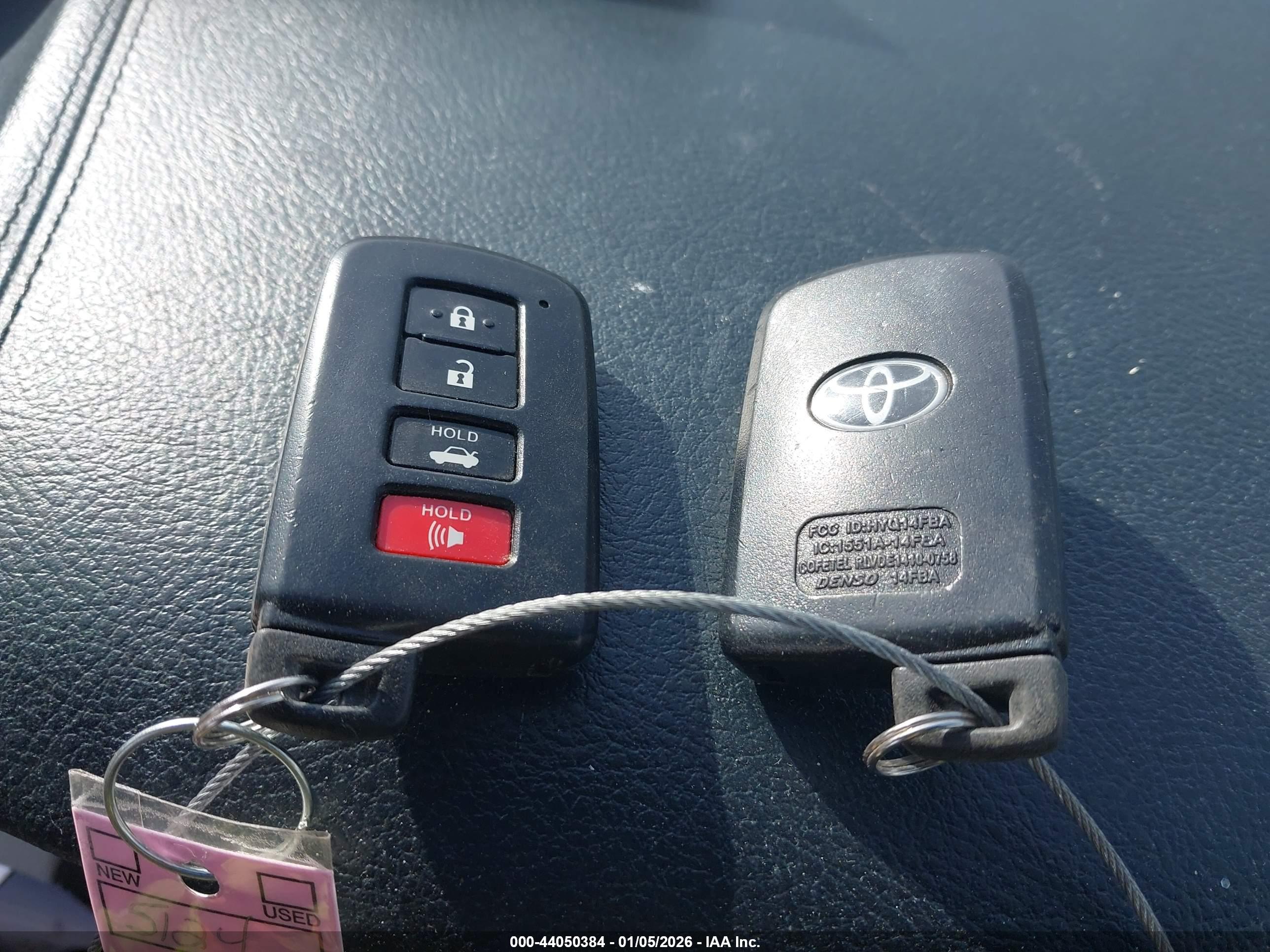 TOYOTA AVALON image 11