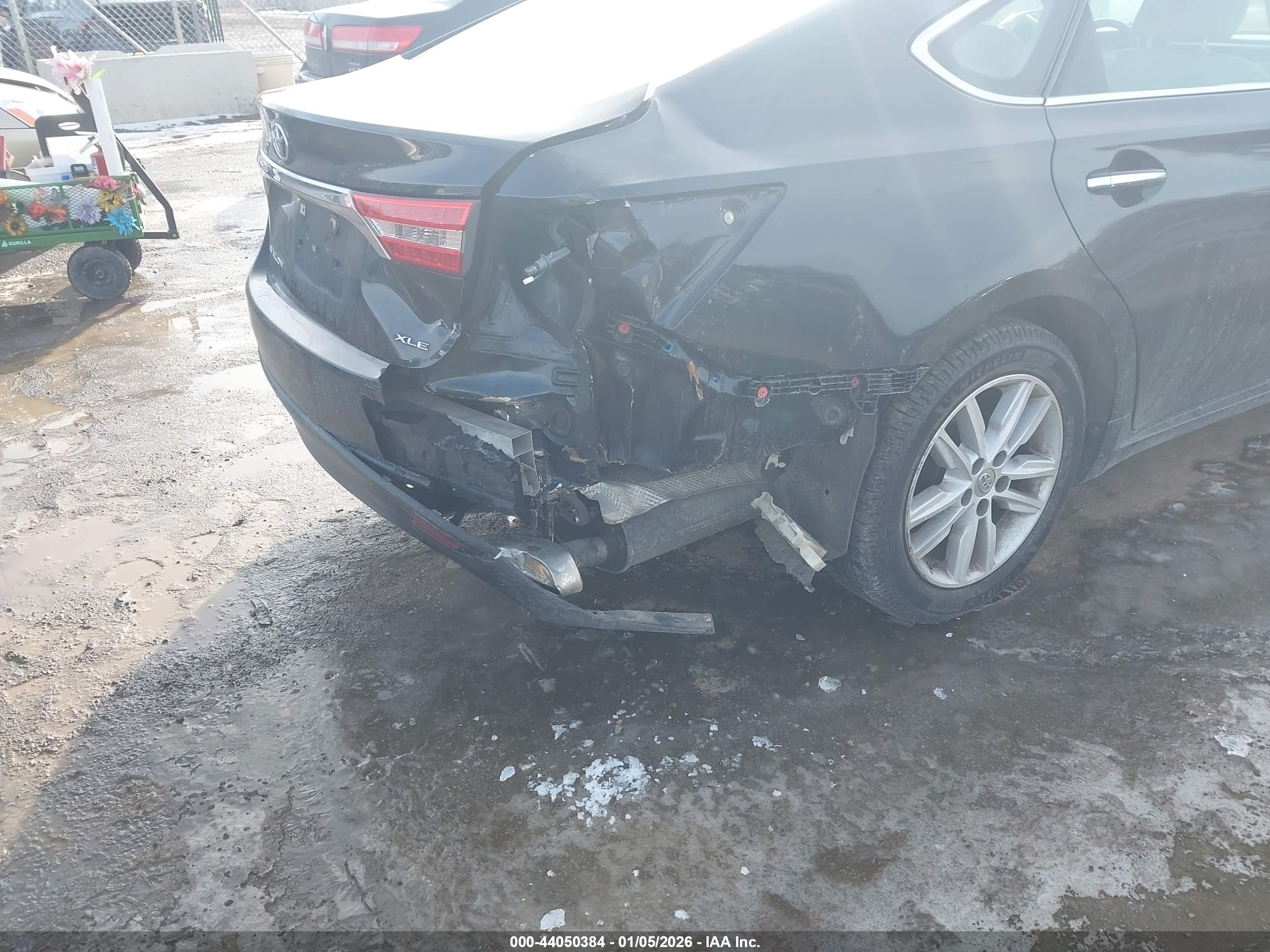 TOYOTA AVALON image 6