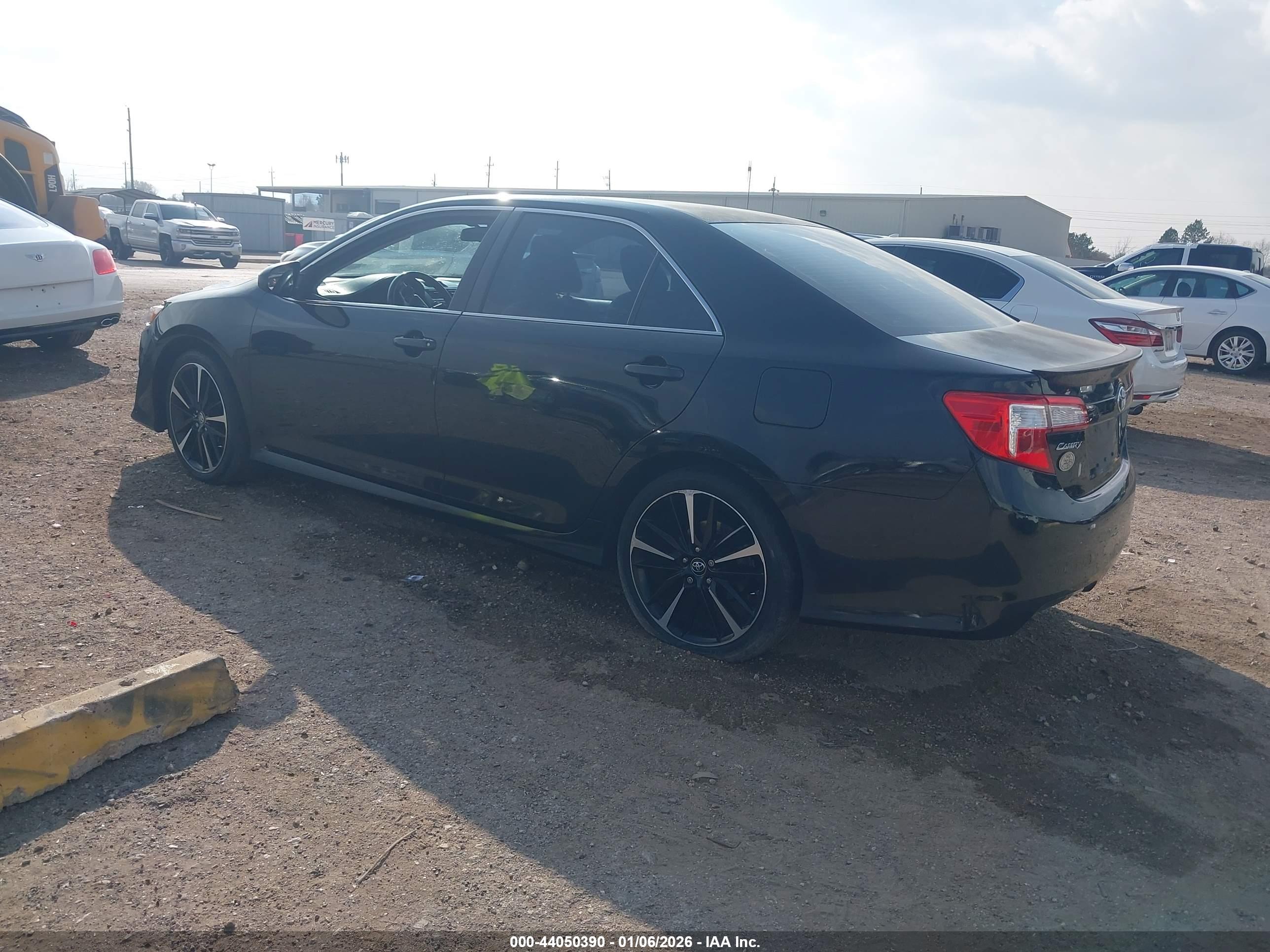 TOYOTA CAMRY image 3