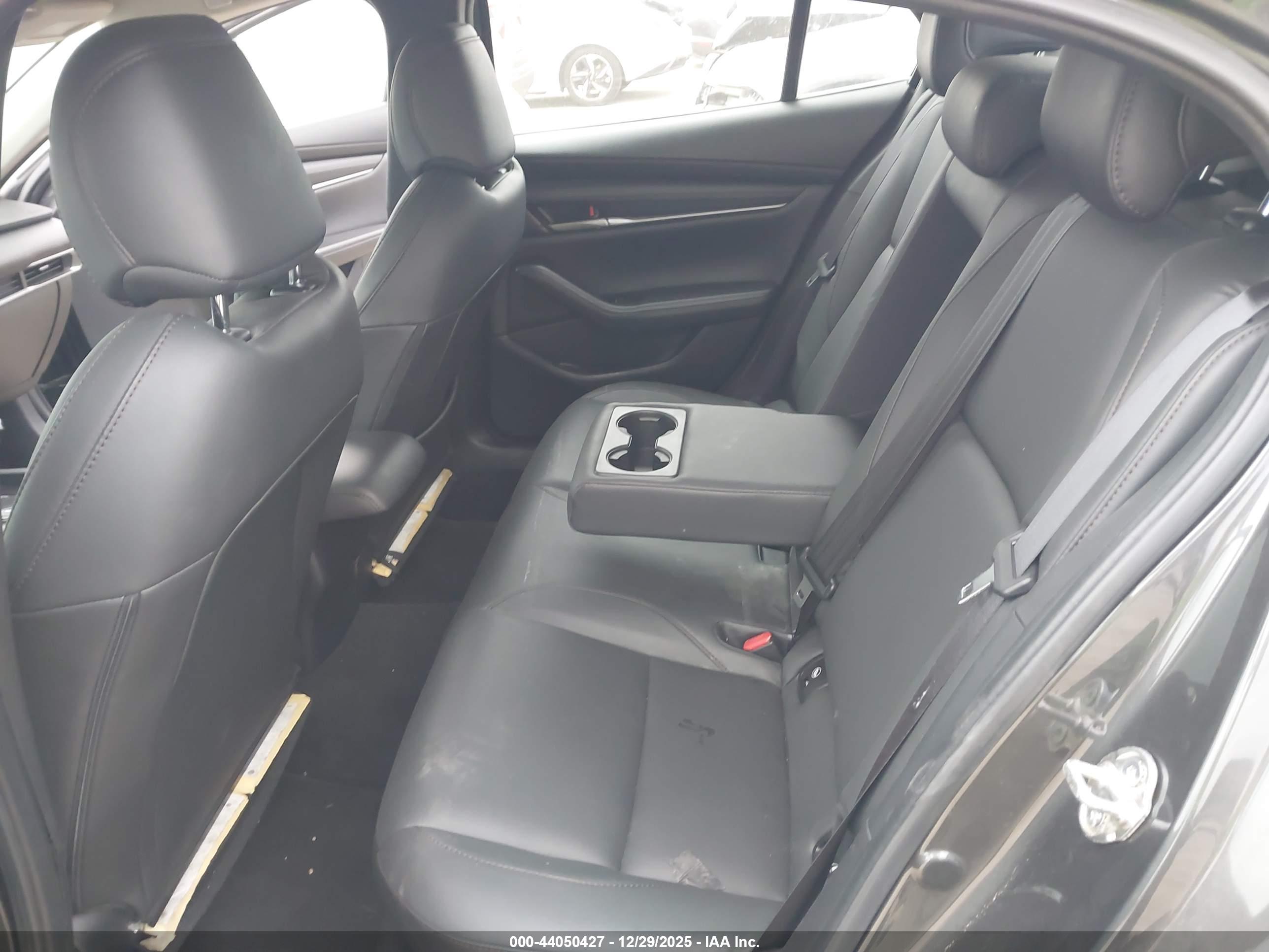MAZDA MAZDA3 image 8