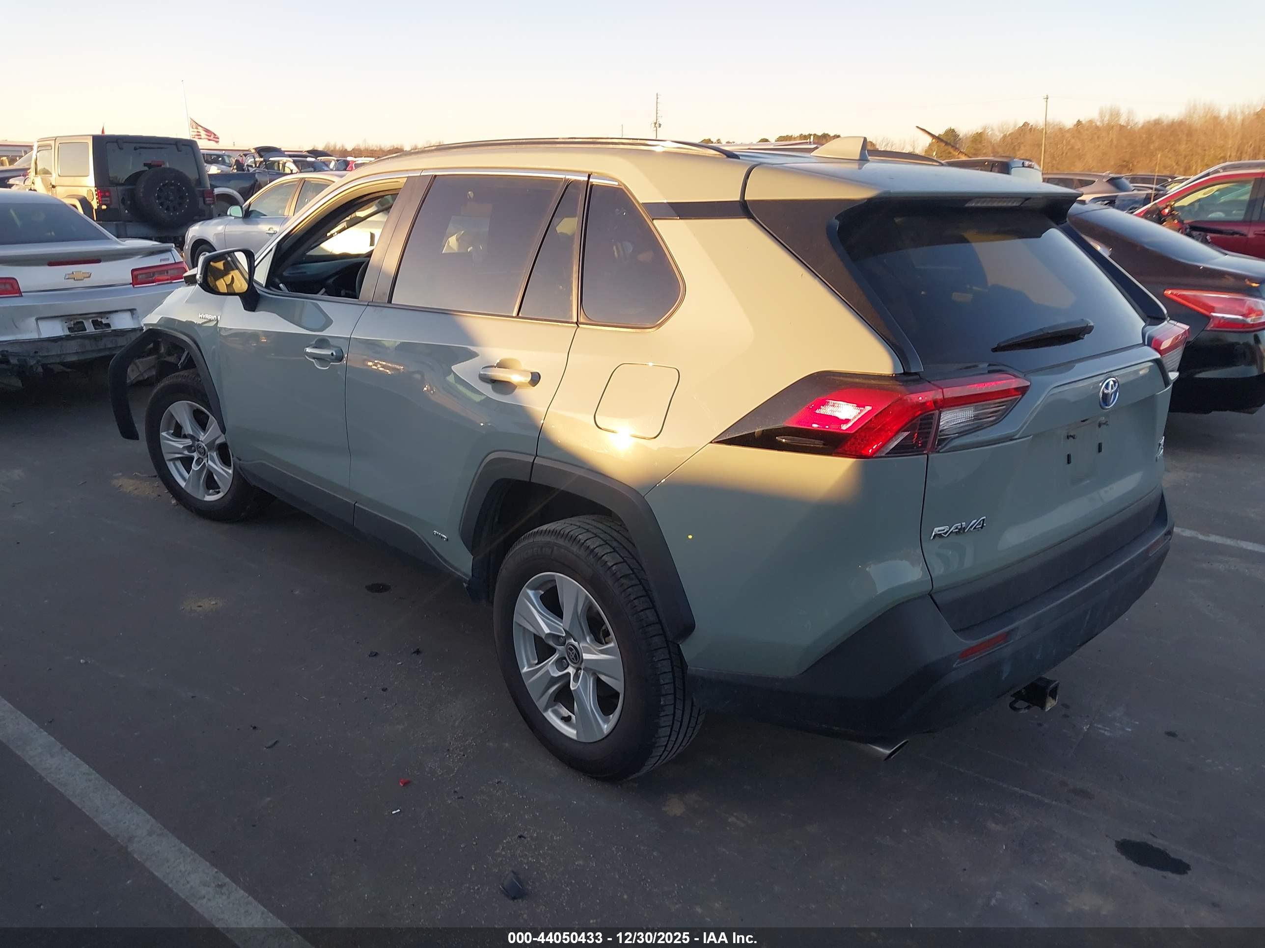 TOYOTA RAV4 image 3