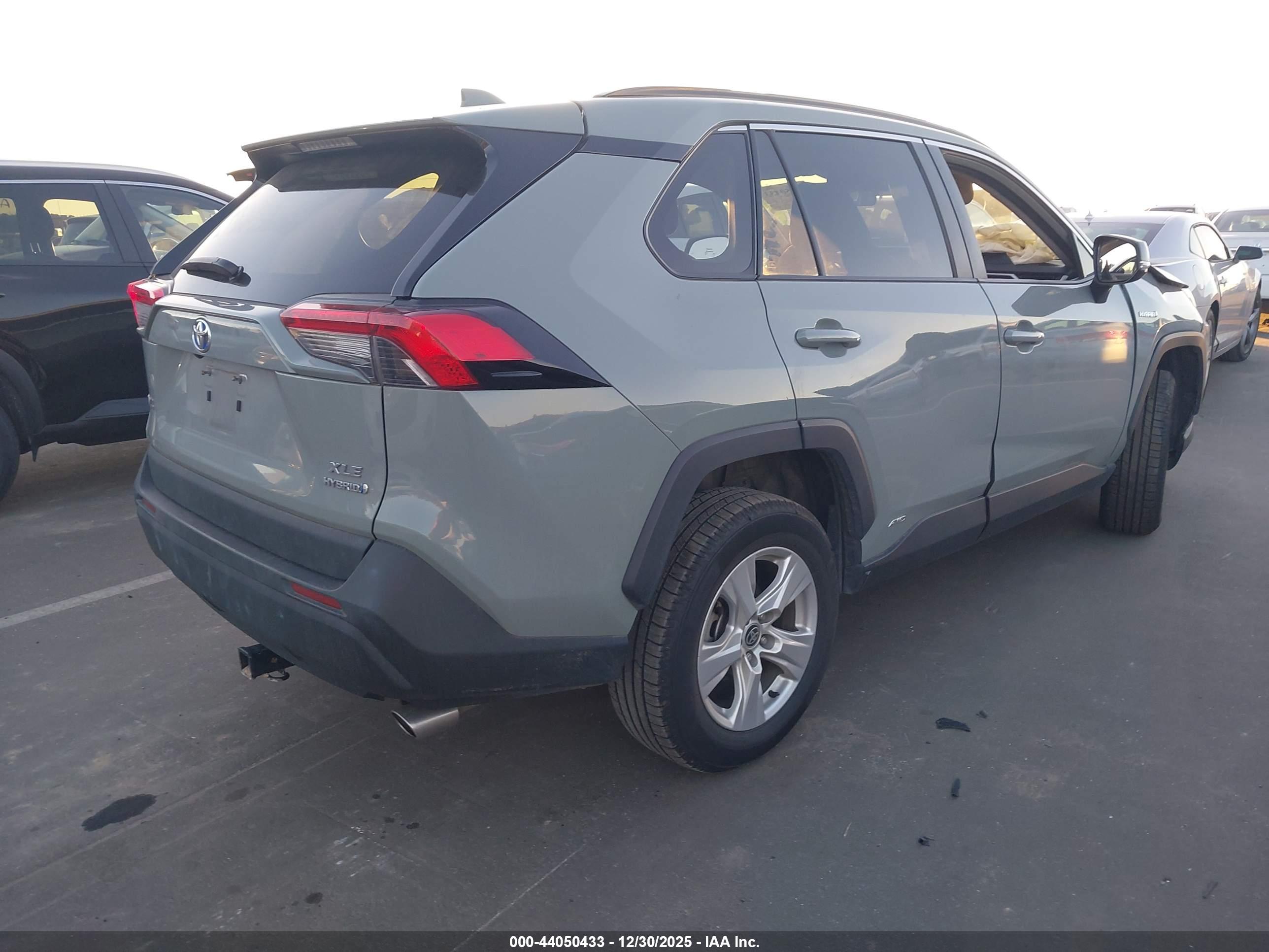 TOYOTA RAV4 image 4