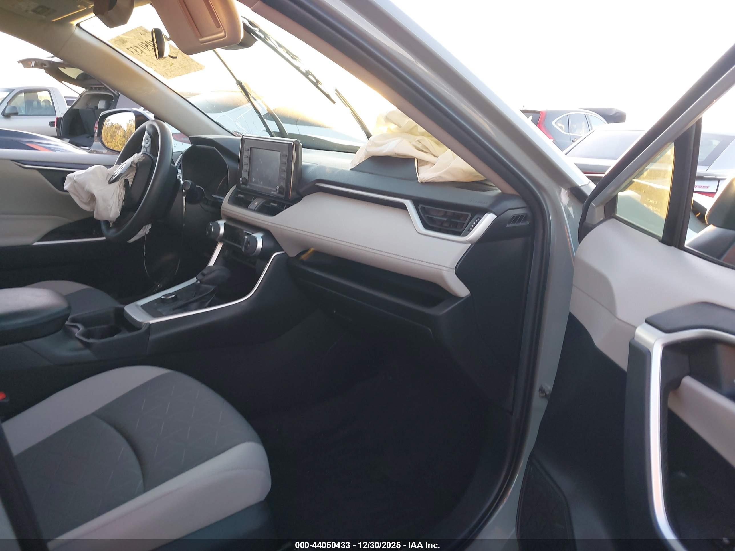 TOYOTA RAV4 image 5