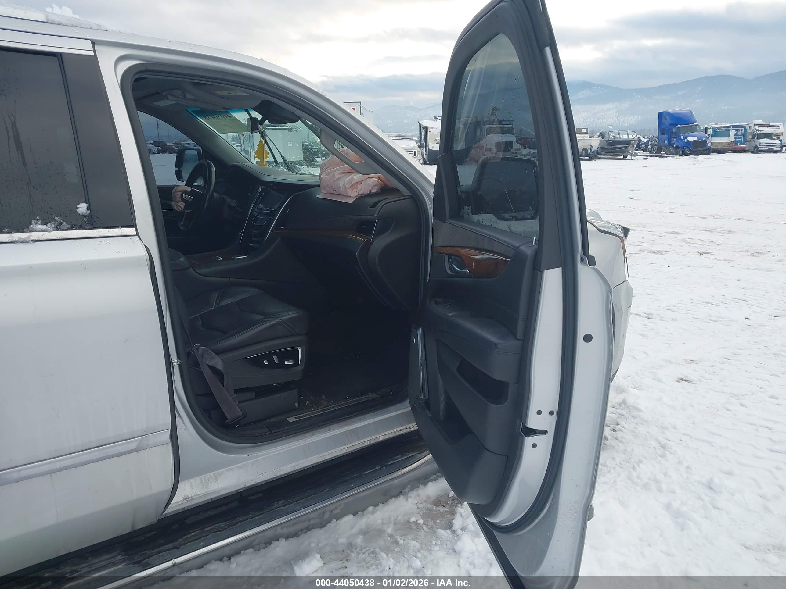 CADILLAC ESCALADE image 5