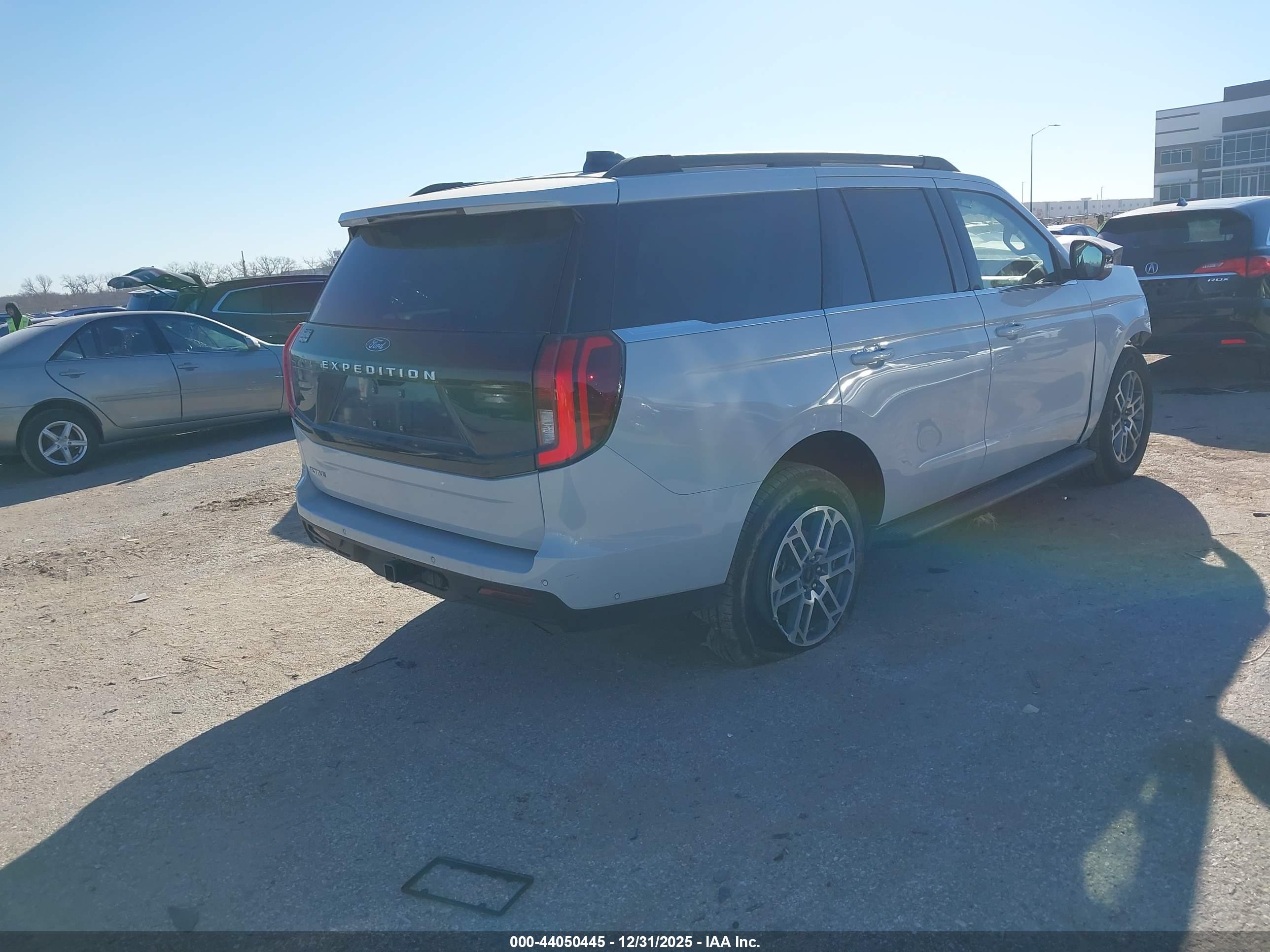 FORD EXPEDITION image 4