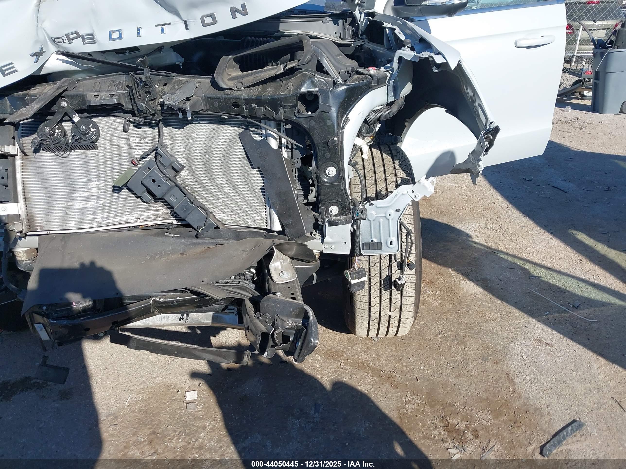 FORD EXPEDITION image 6