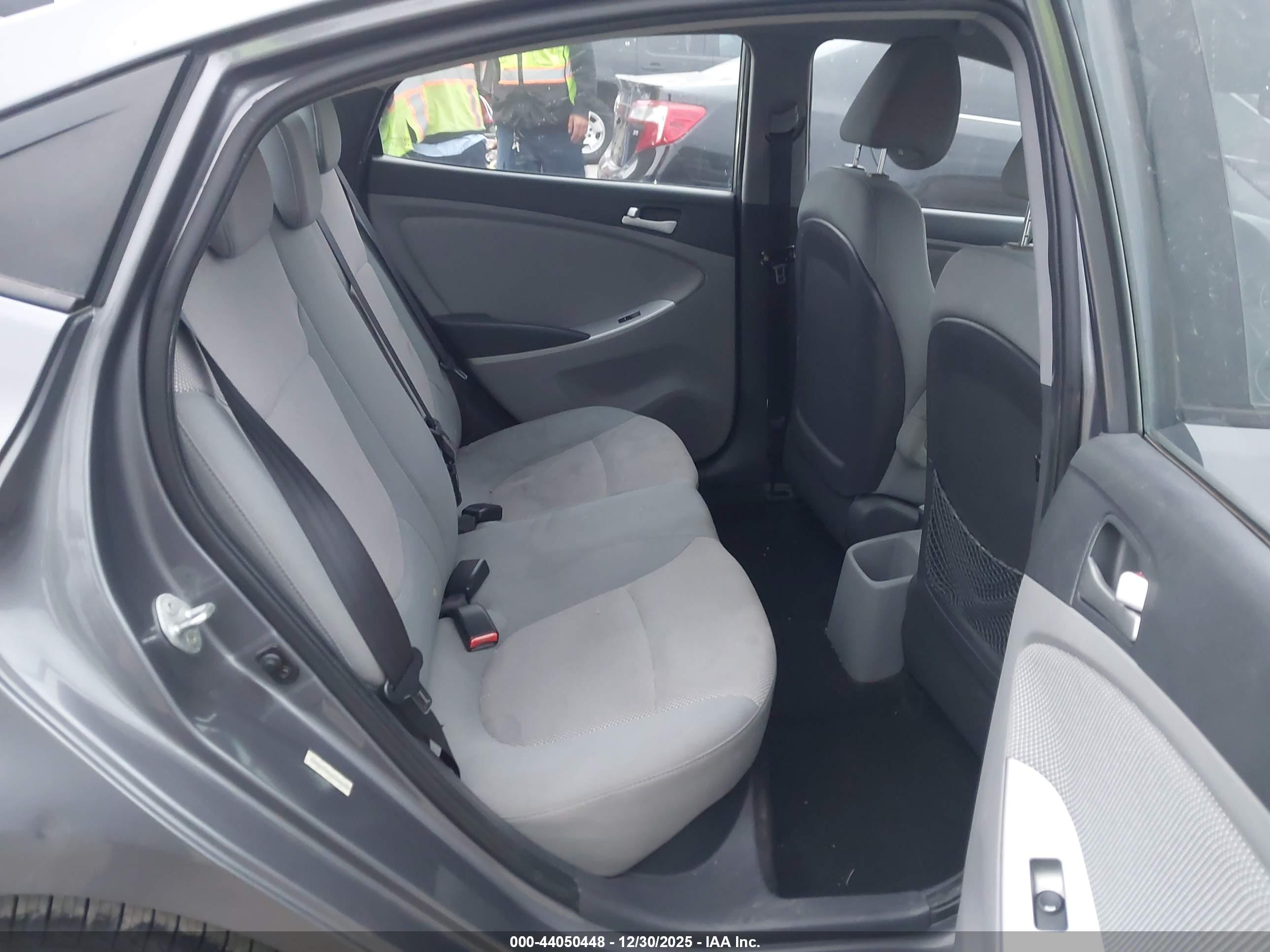 HYUNDAI ACCENT image 8