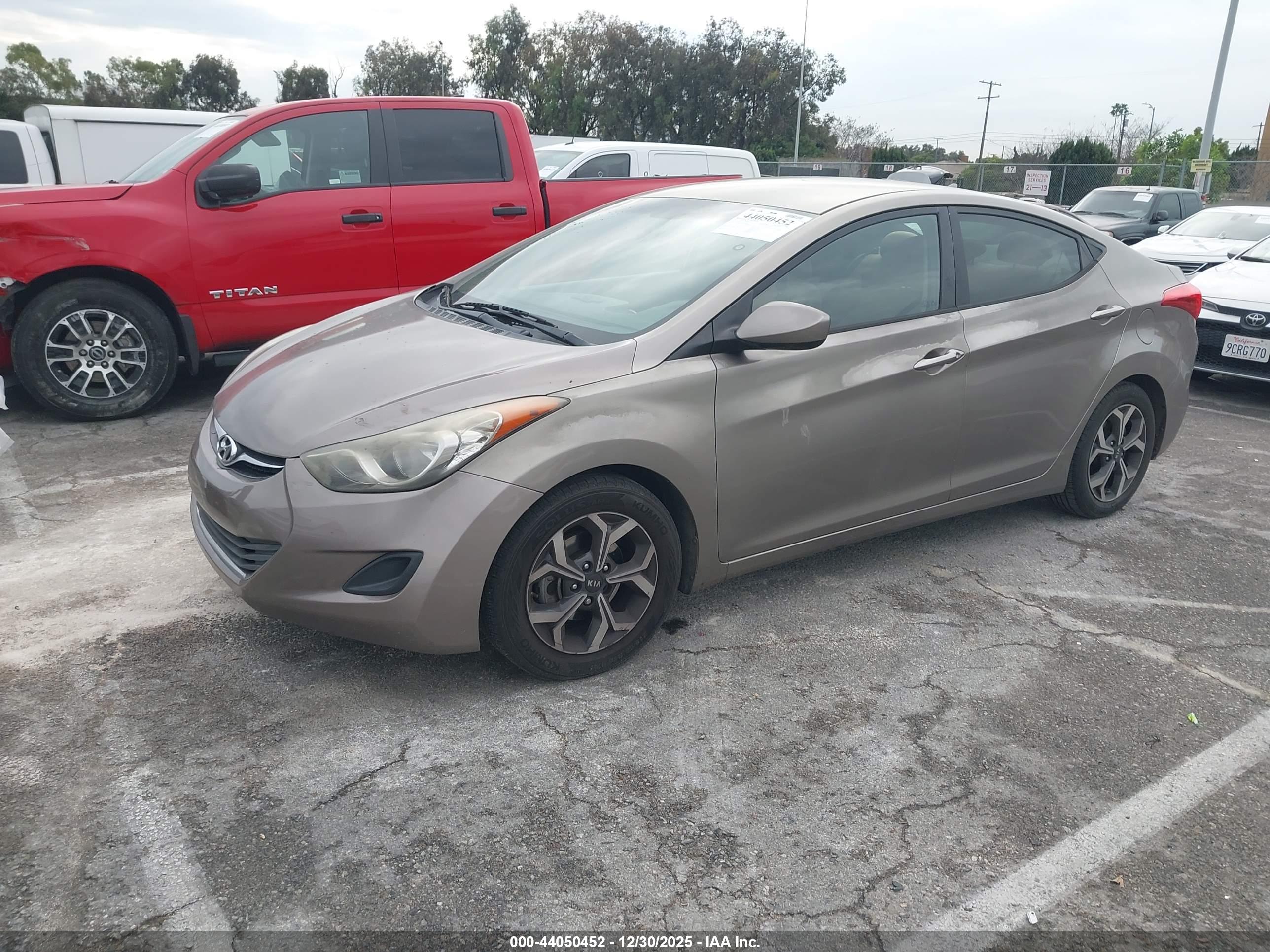 HYUNDAI ELANTRA image 2