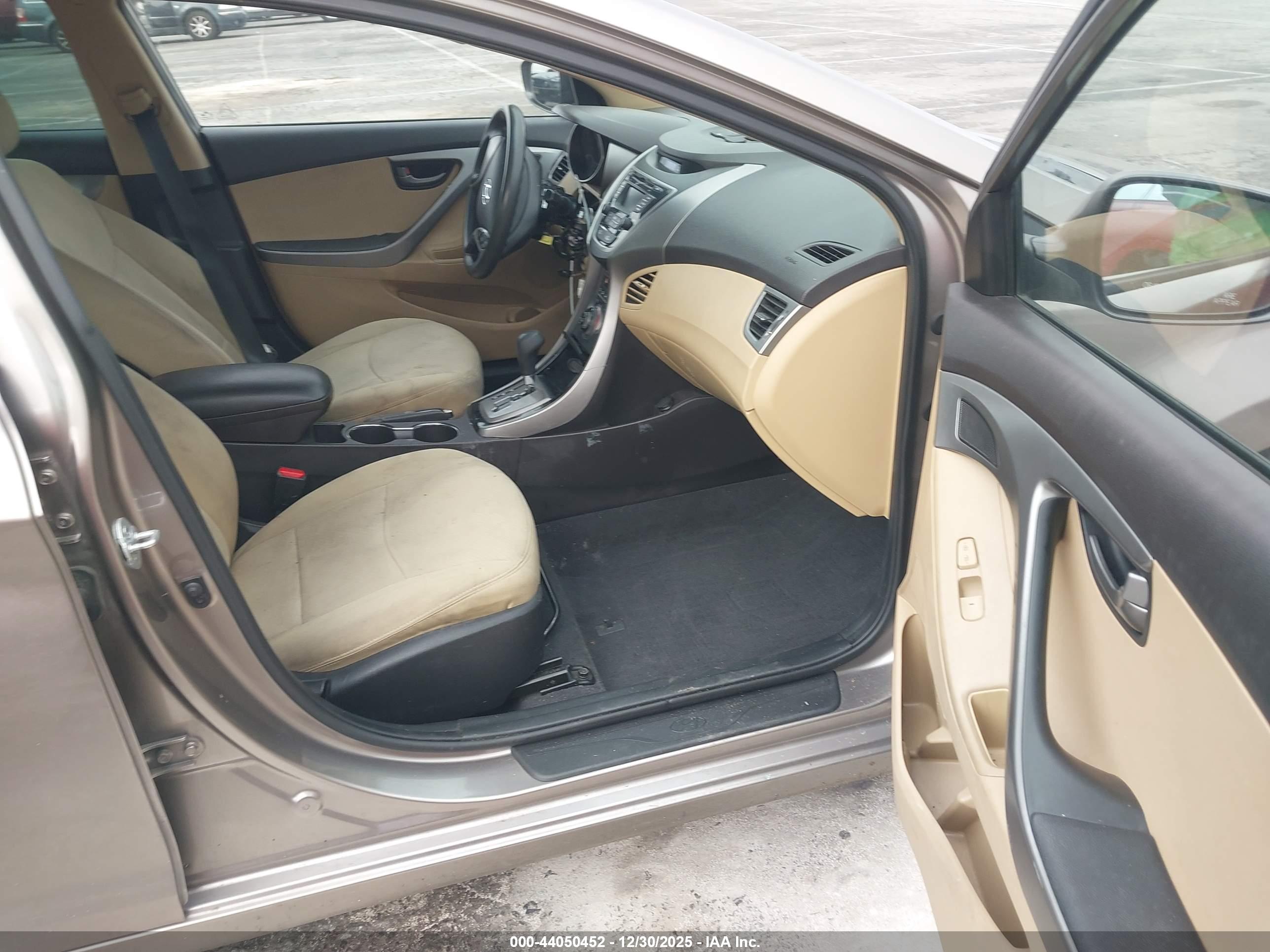 HYUNDAI ELANTRA image 5