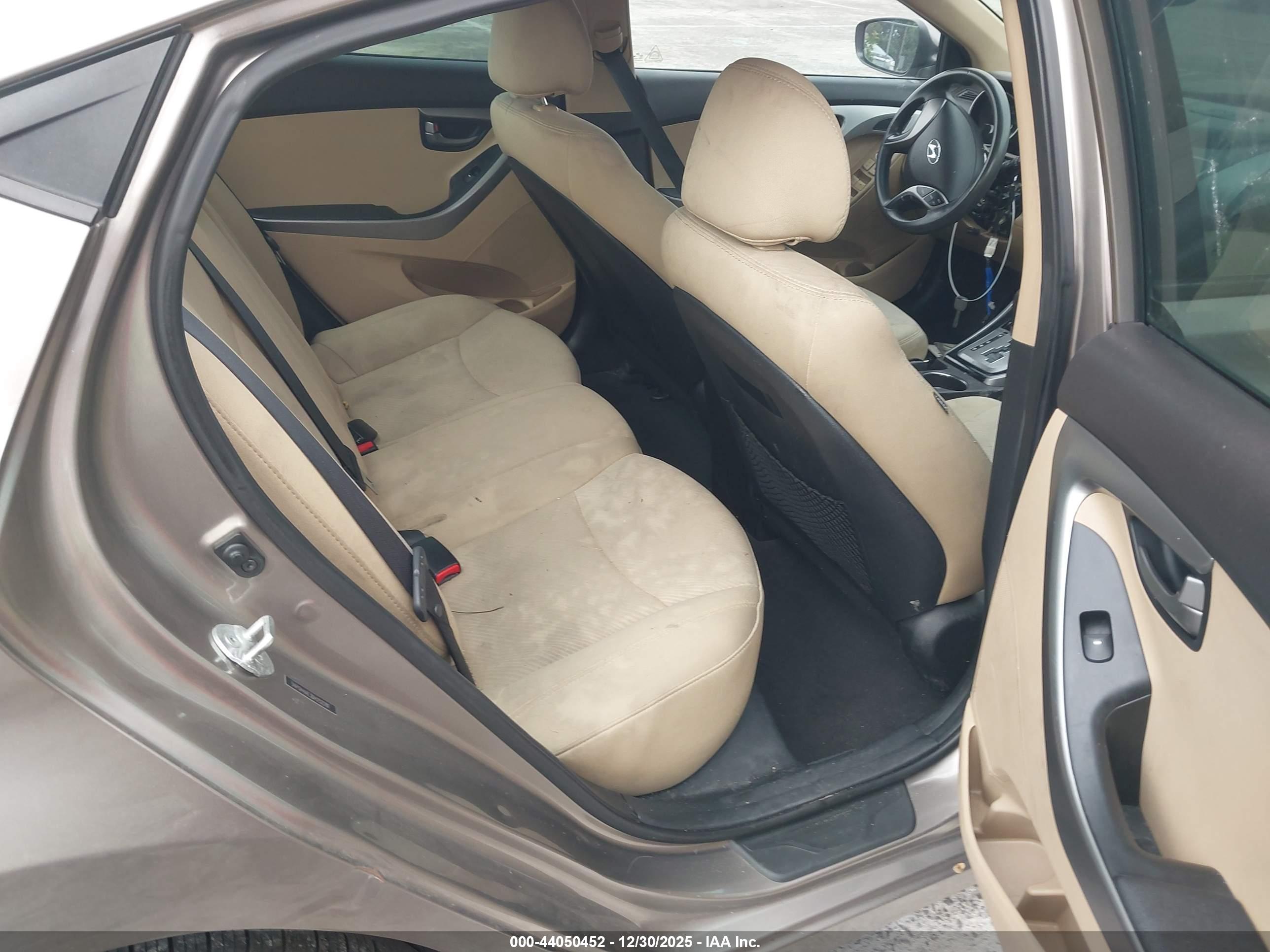 HYUNDAI ELANTRA image 8