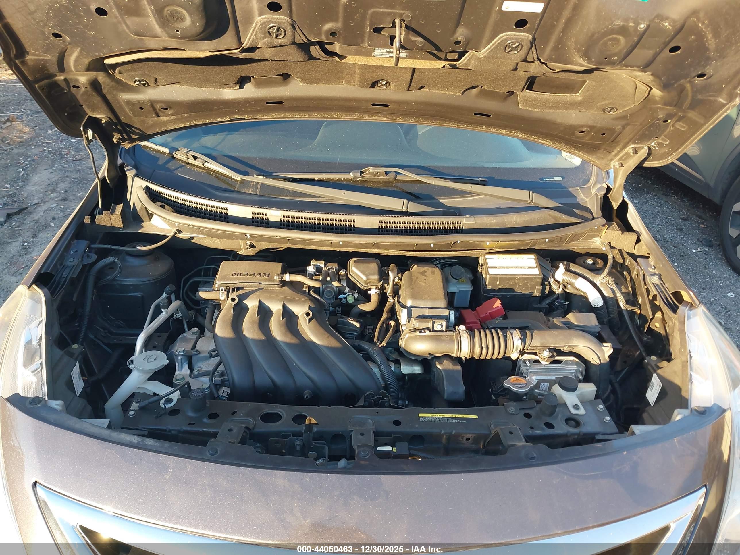 NISSAN VERSA image 10
