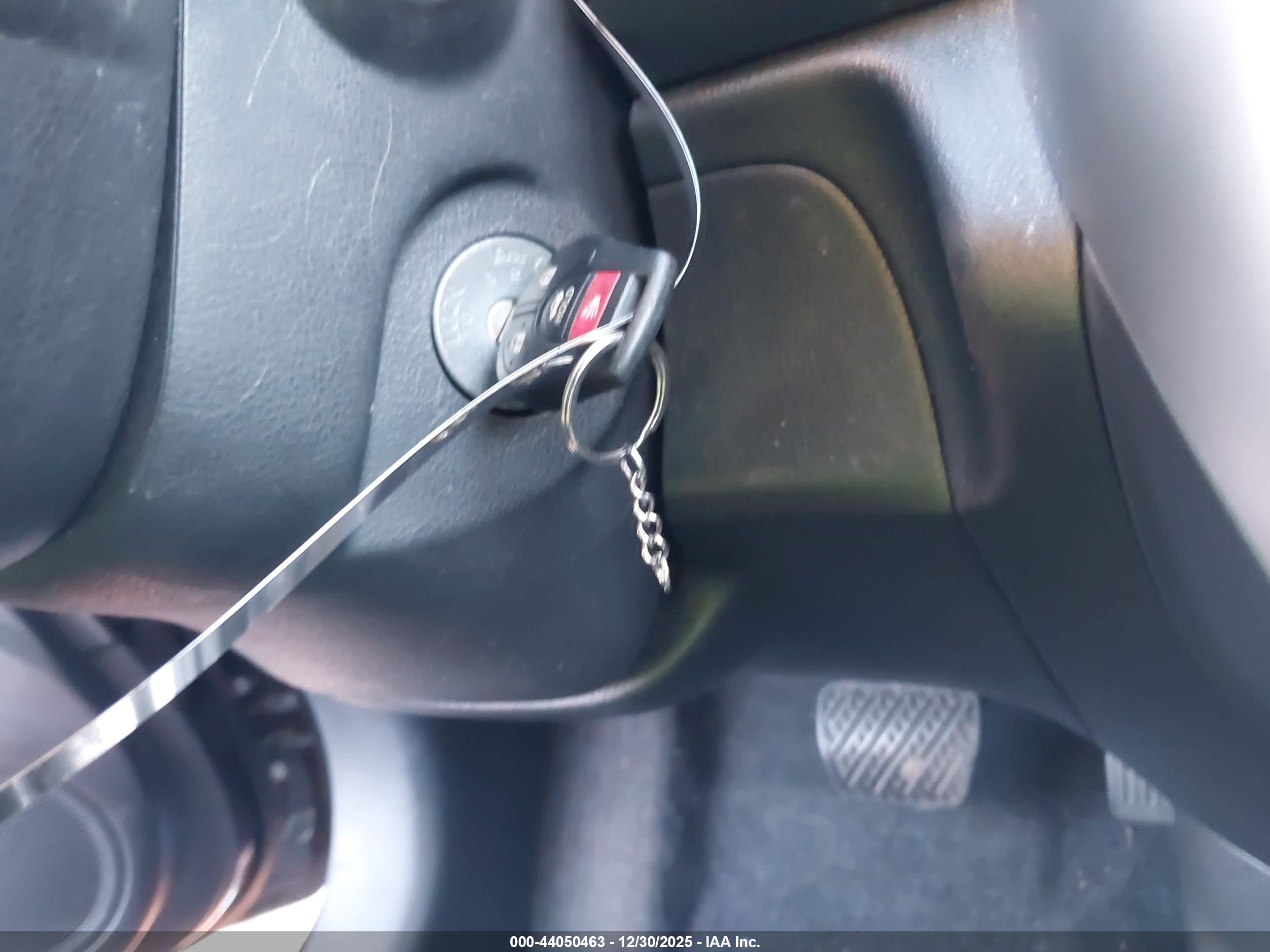 NISSAN VERSA image 11