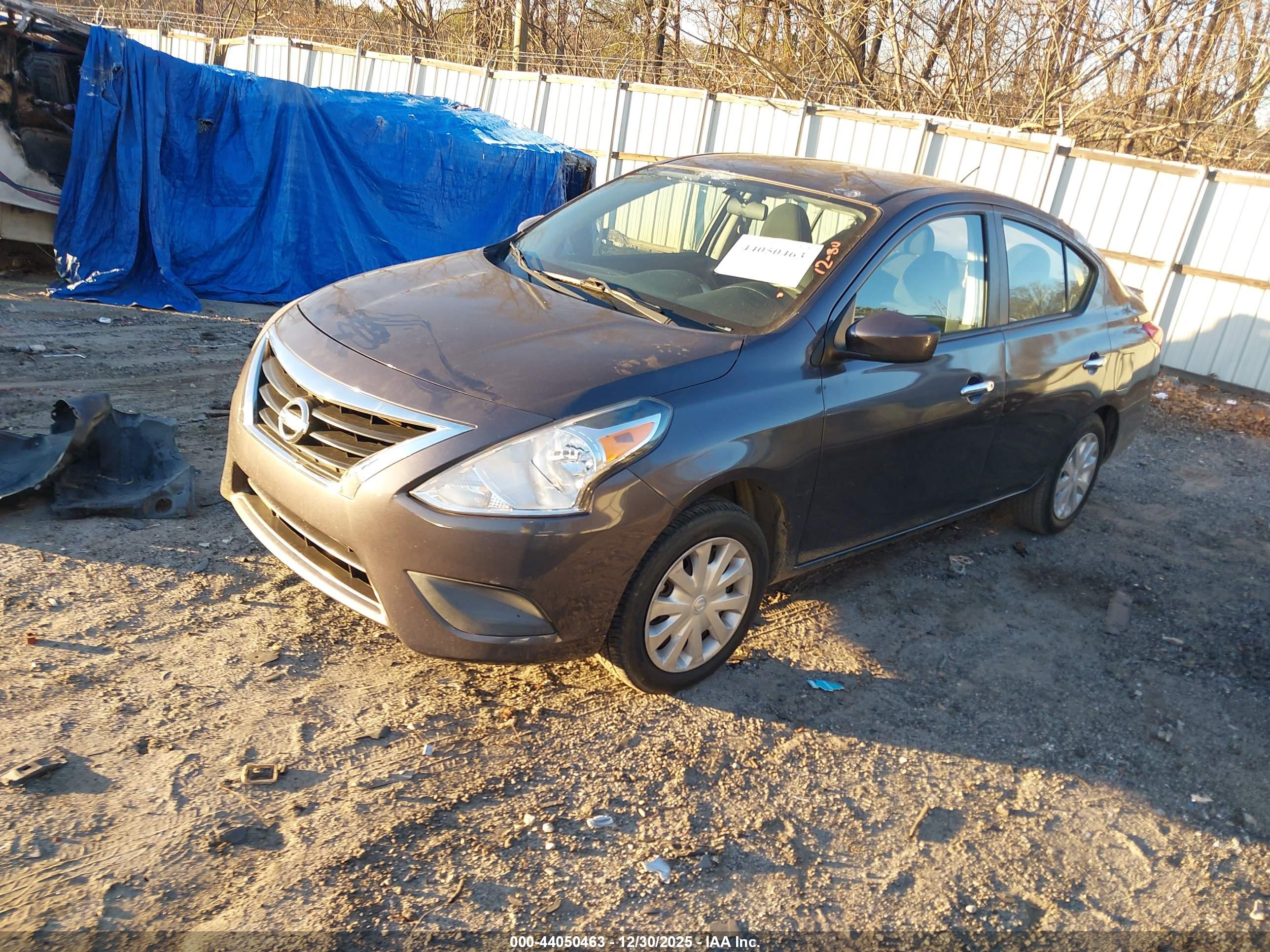 NISSAN VERSA image 2