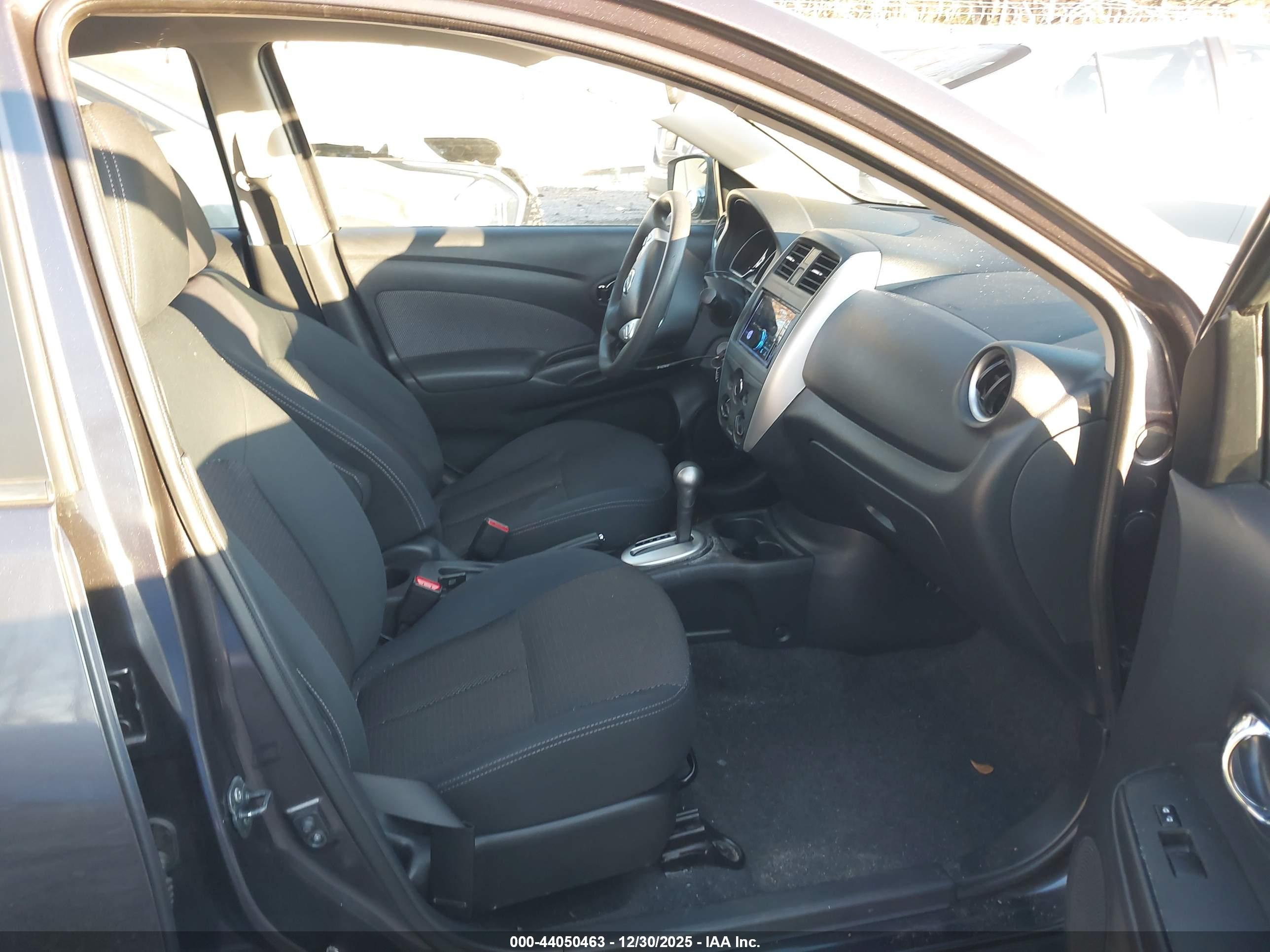 NISSAN VERSA image 5