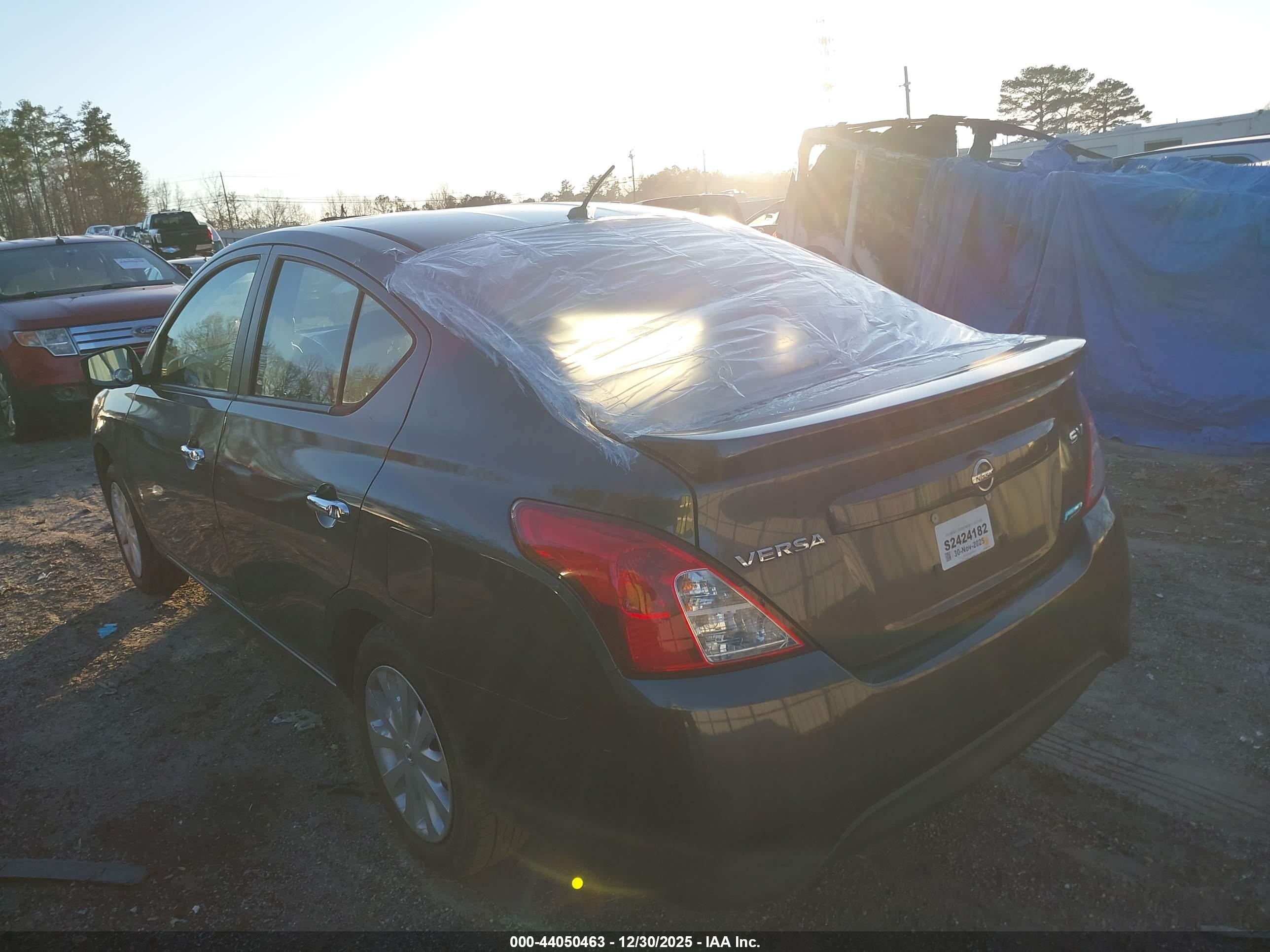 NISSAN VERSA image 6