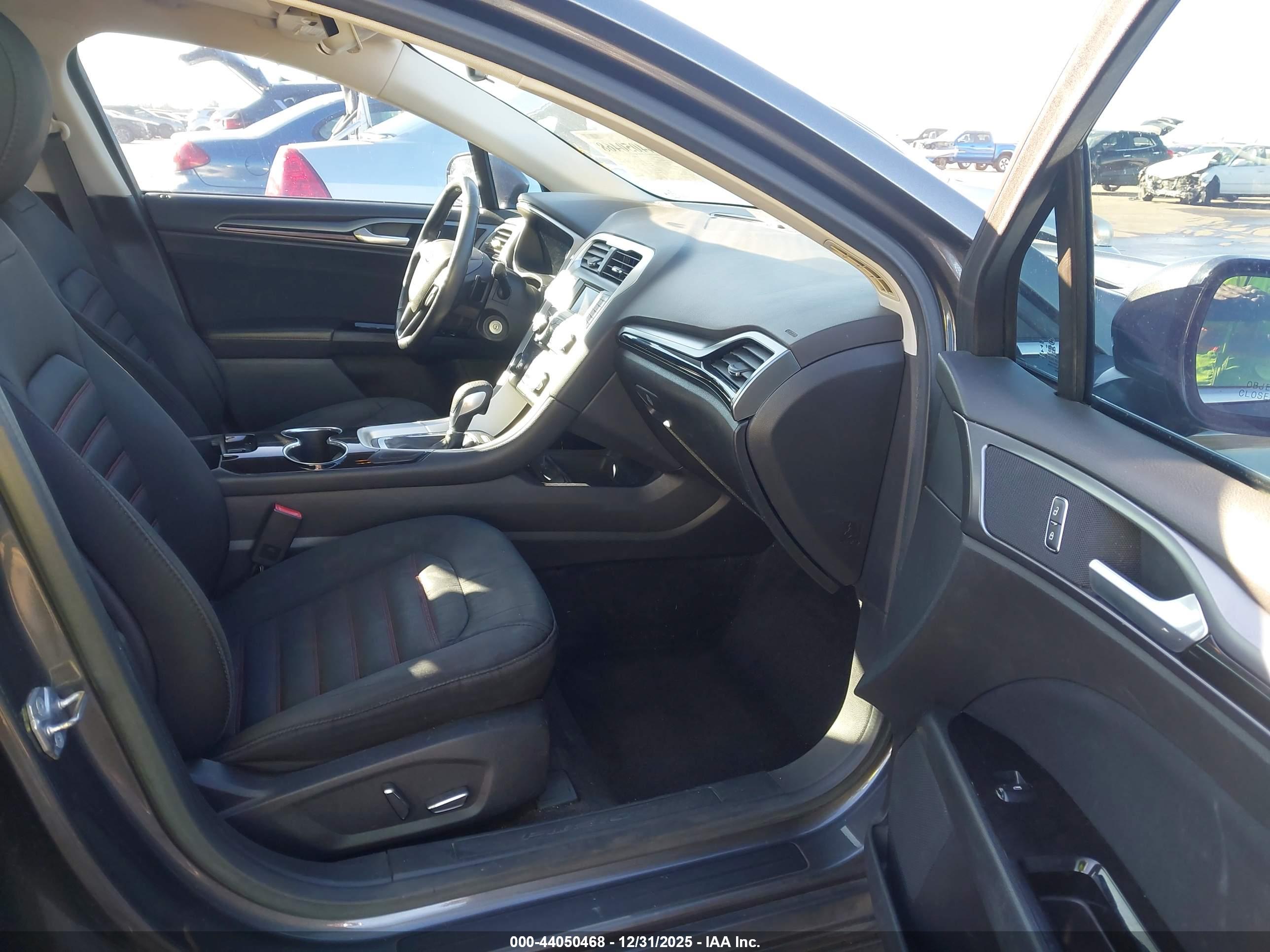 FORD FUSION image 5